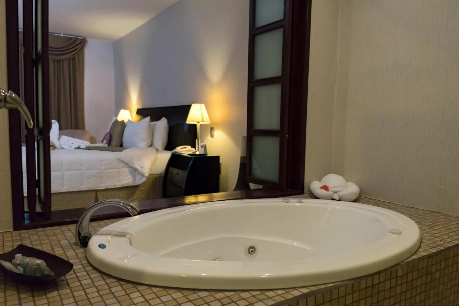Bathroom, Bed in Hotel Ocean View