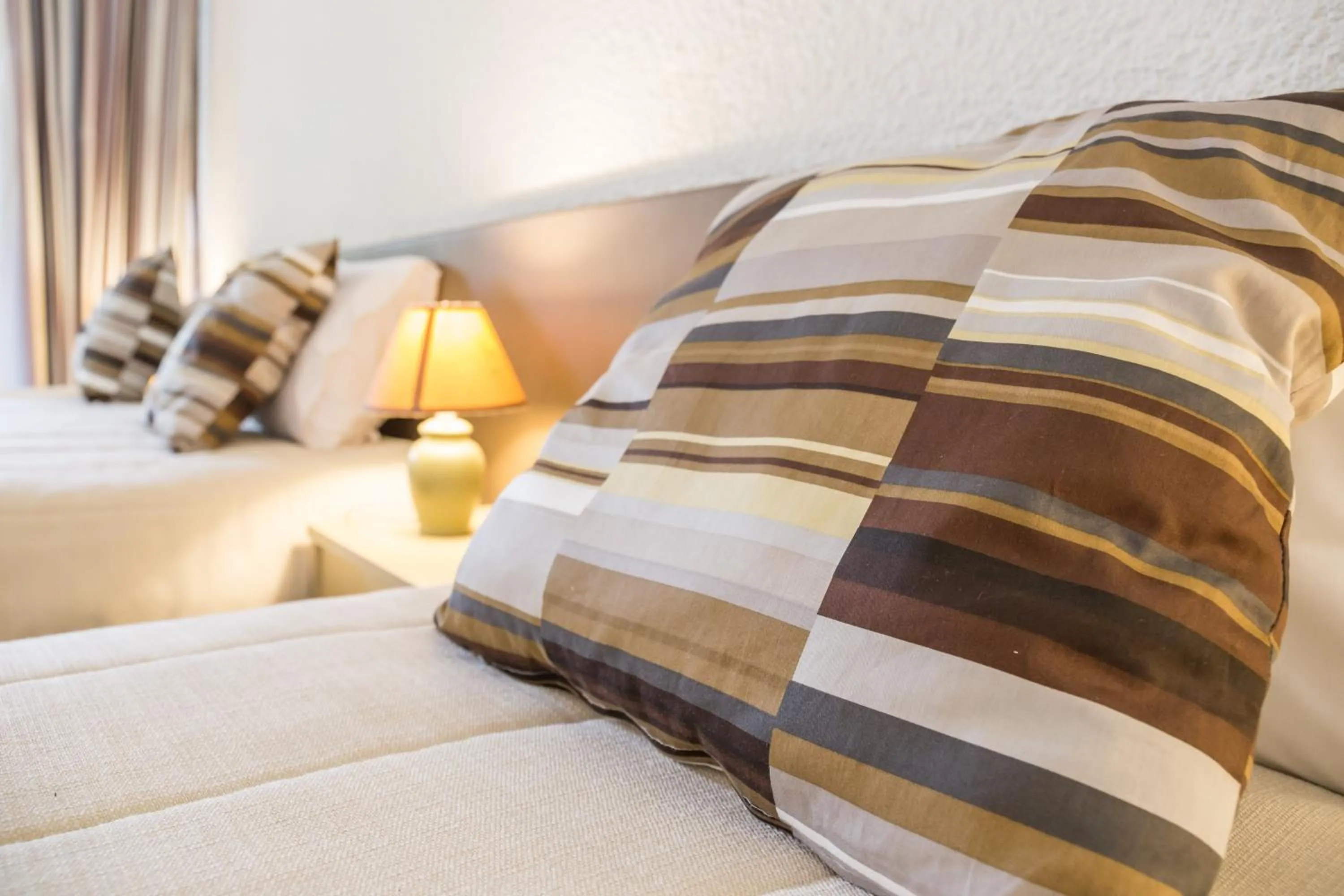 Bed in Hôtel-Restaurant La Belle Poule - Contact Hotel