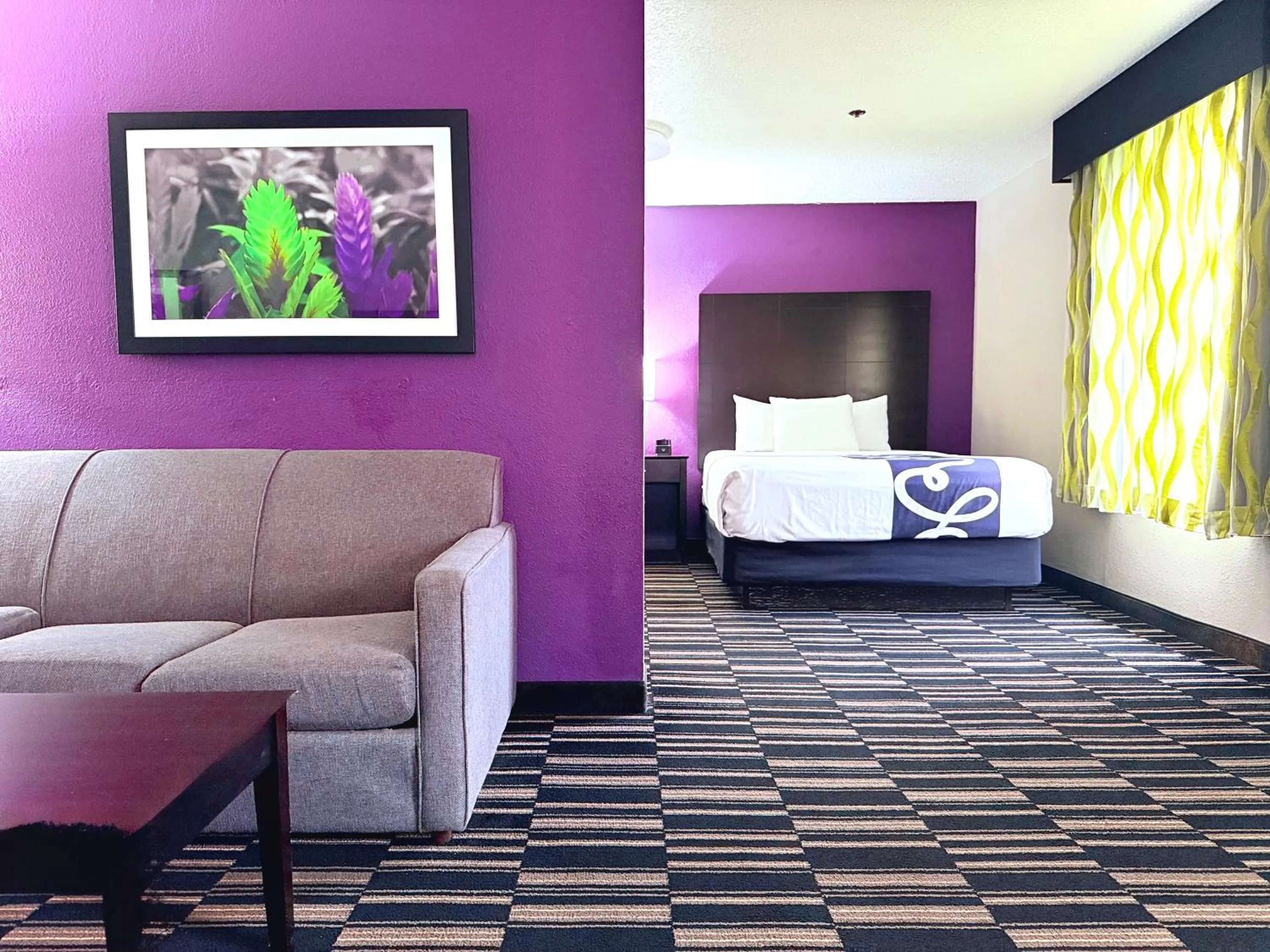 Communal lounge/ TV room in La Quinta by Wyndham Orlando Universal area - Free Shuttle to Universal