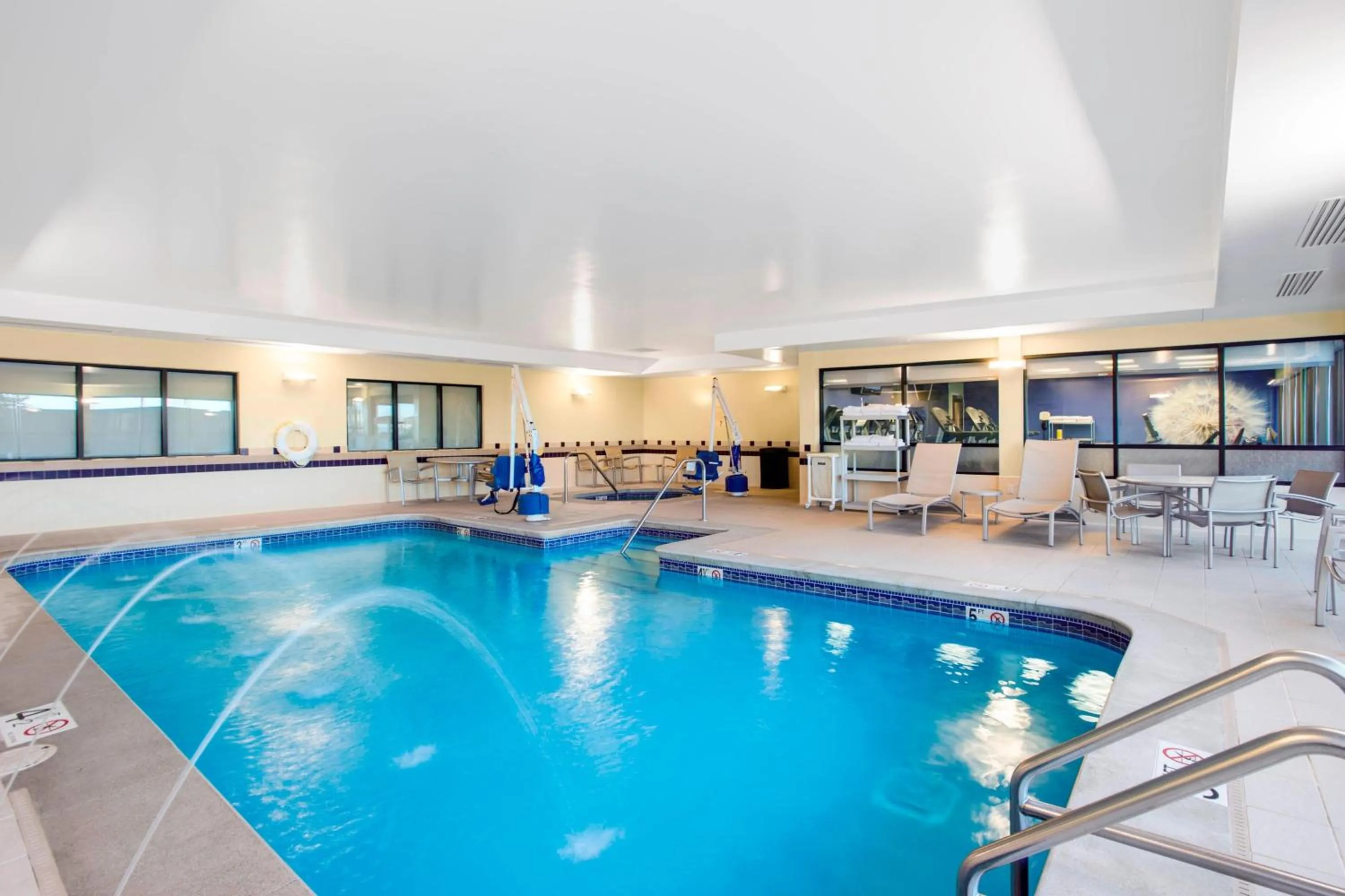 Swimming pool in SpringHill Suites by Marriott Omaha East, Council Bluffs, IA