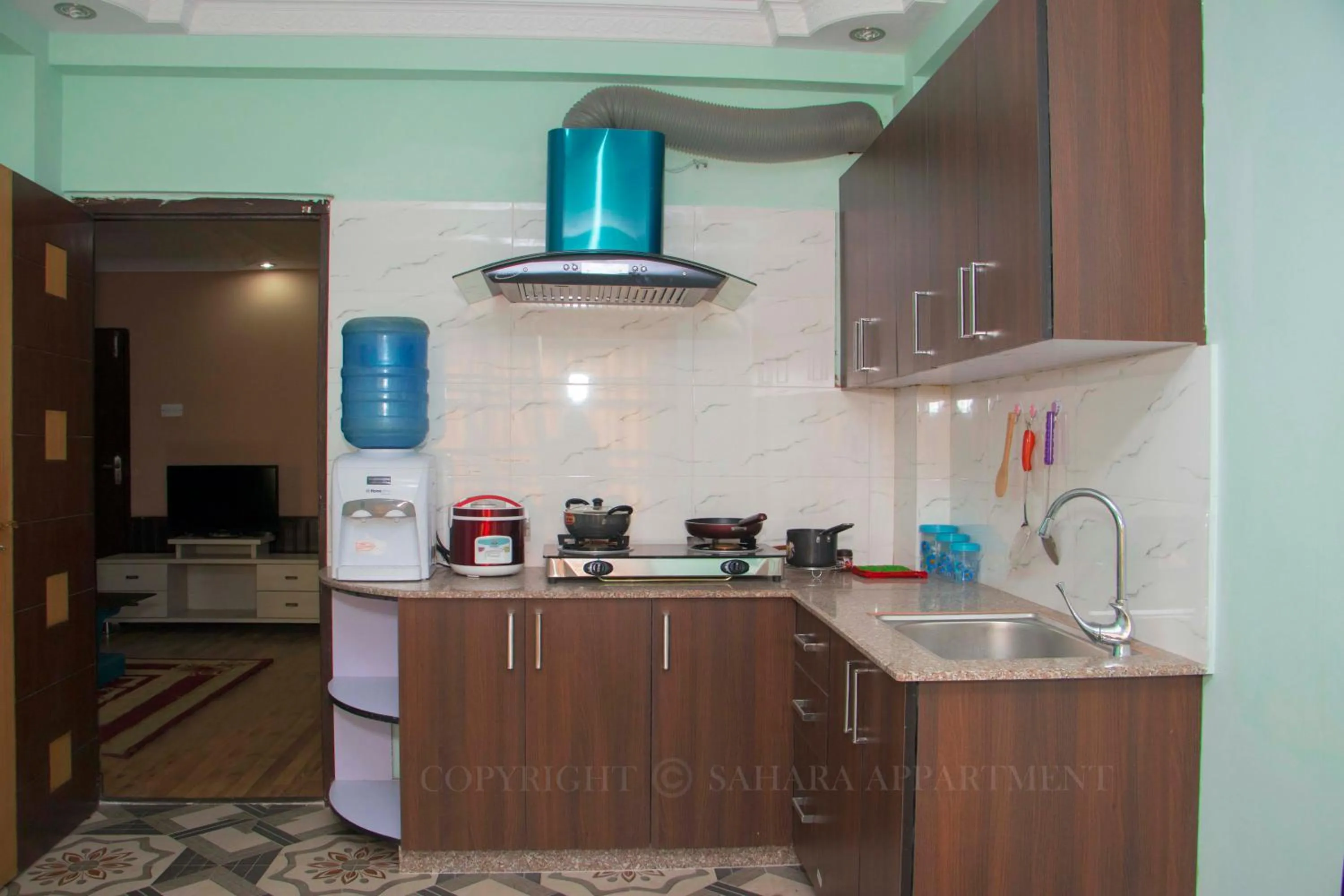 Kitchen or kitchenette in Sahara Apartment