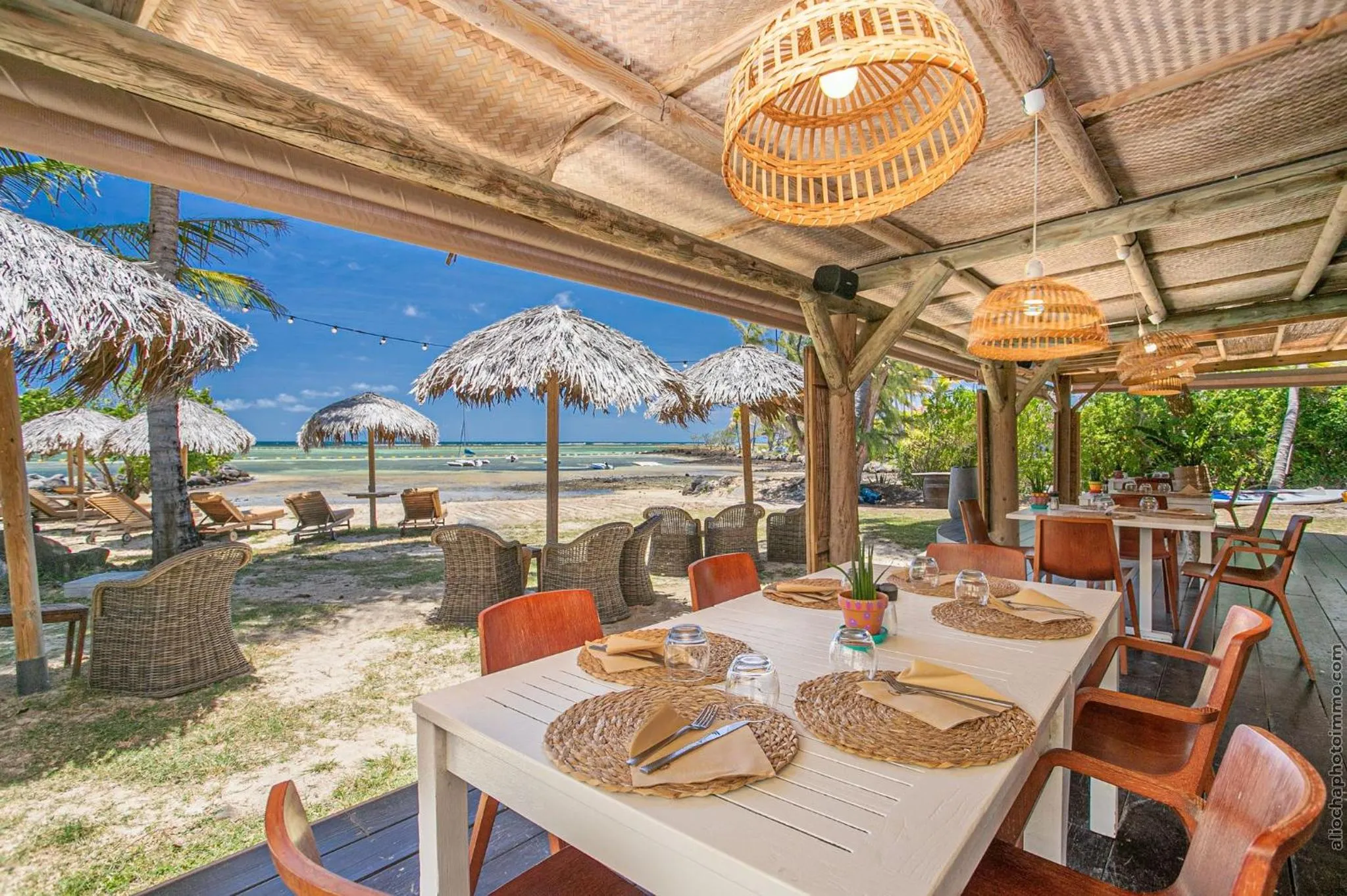 Restaurant/places to eat in Les Villas du Lagon