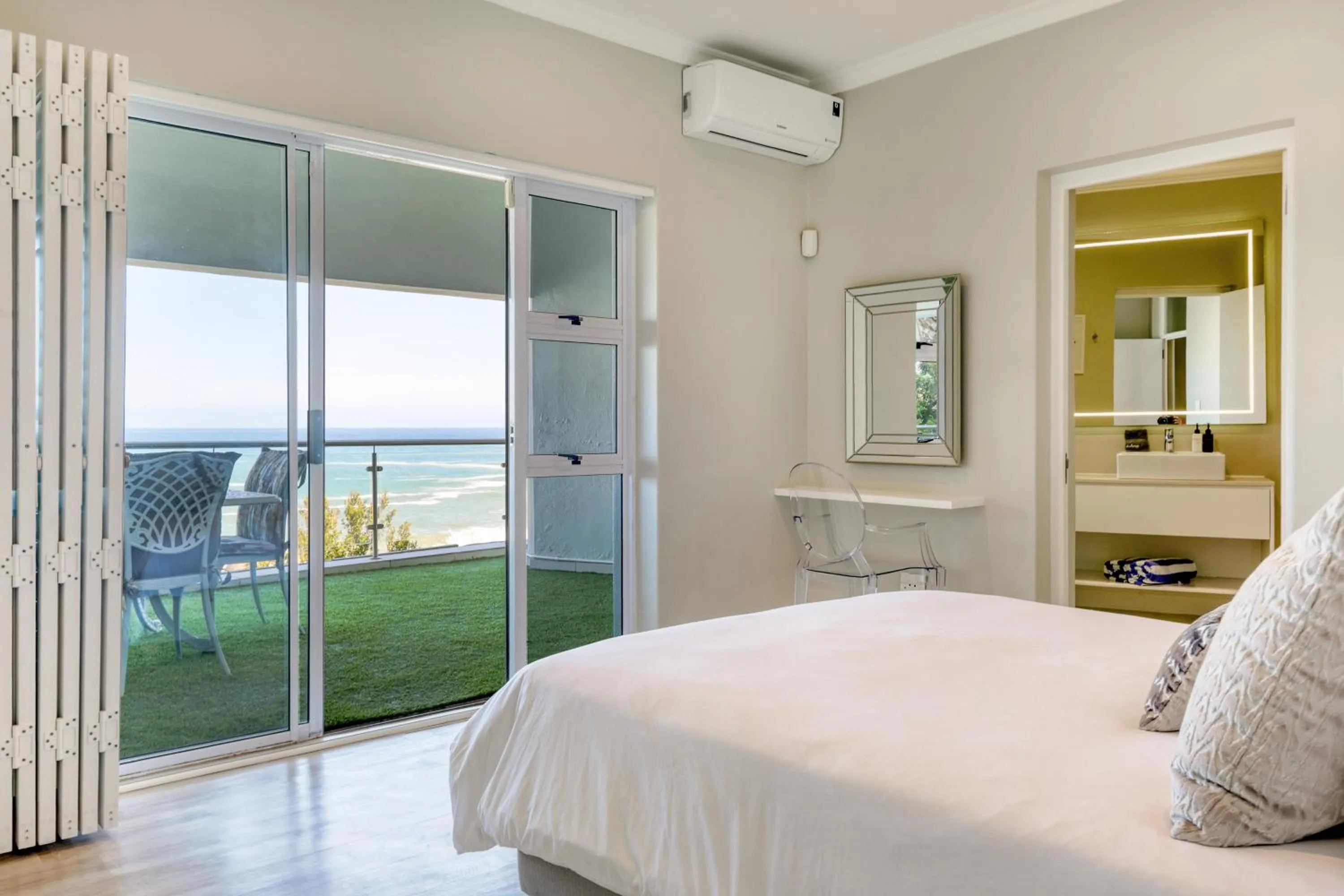 Bed in Cape Nights Villa