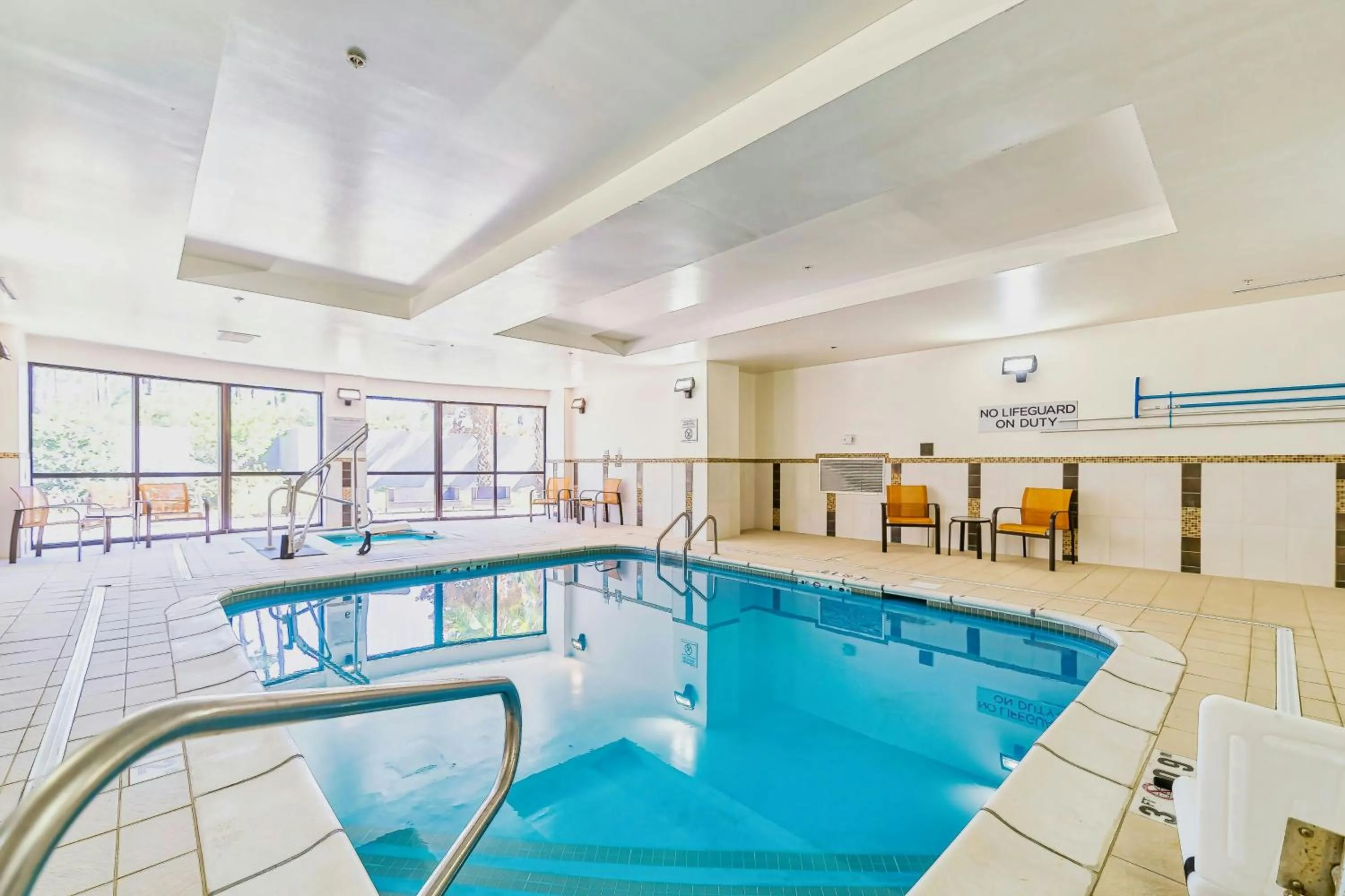 Swimming pool in Courtyard Biloxi North/D'Iberville