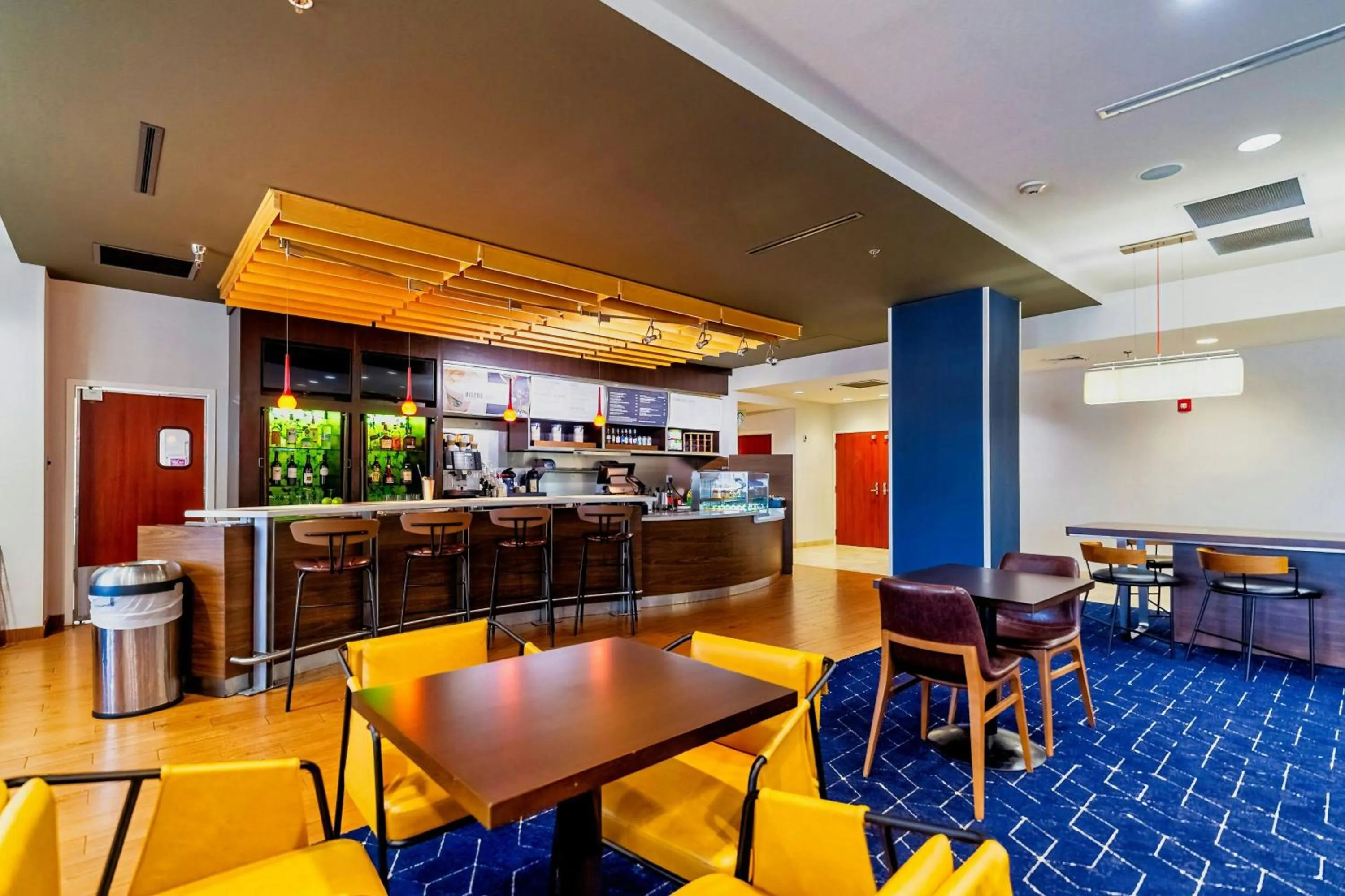 Restaurant/places to eat in Courtyard Biloxi North/D'Iberville