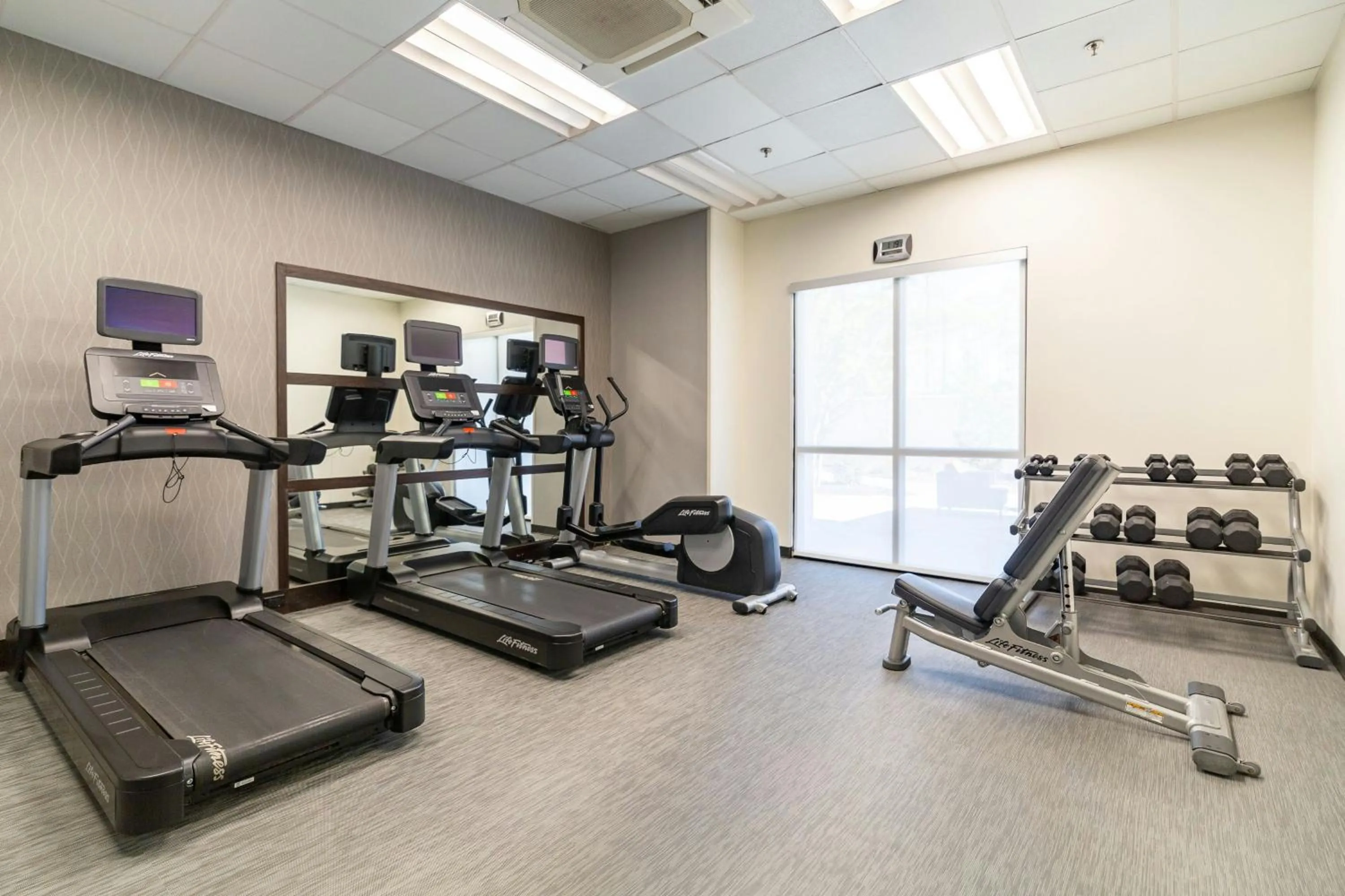 Fitness centre/facilities in Courtyard Biloxi North/D'Iberville