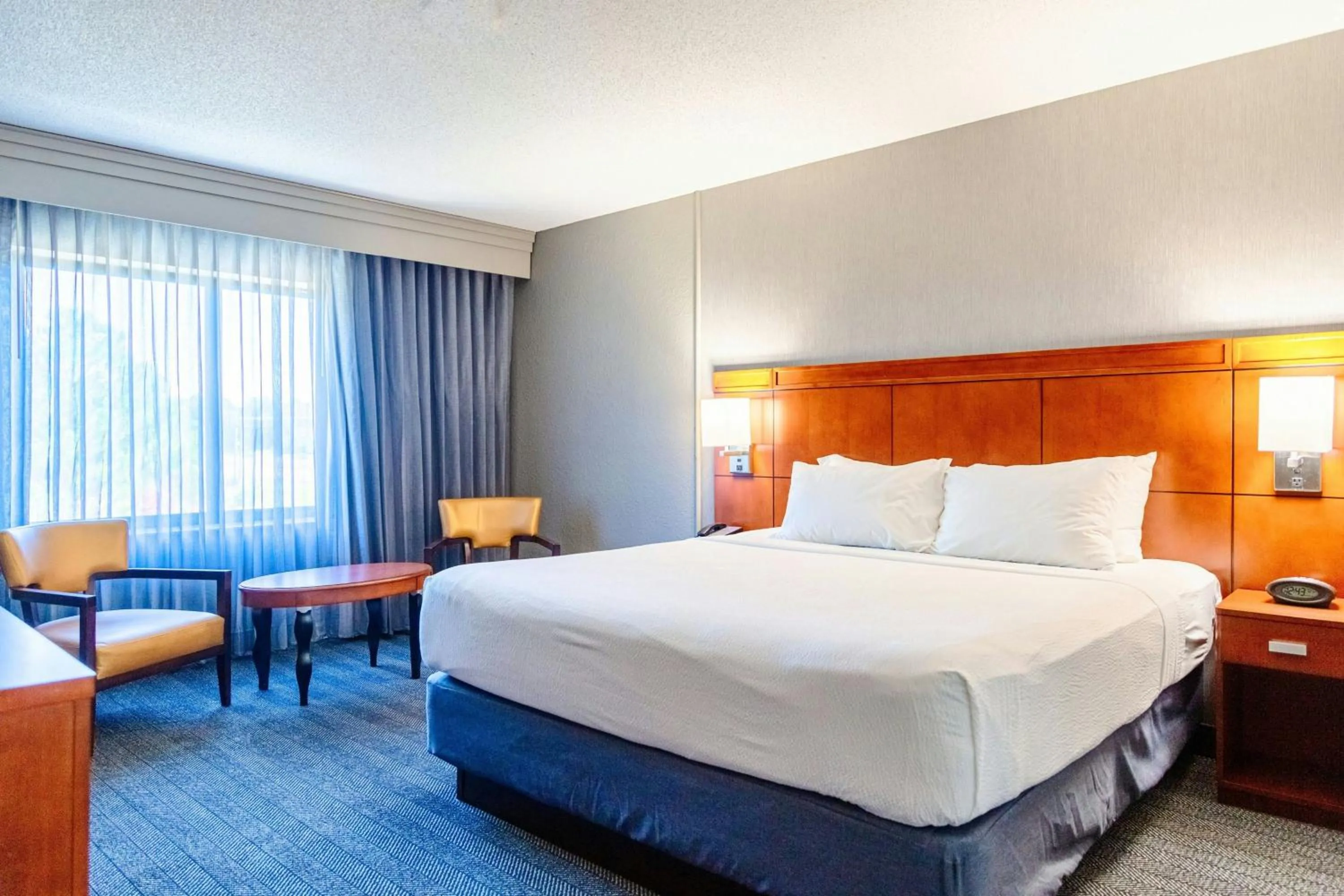 Photo of the whole room, Bed in Courtyard Biloxi North/D'Iberville