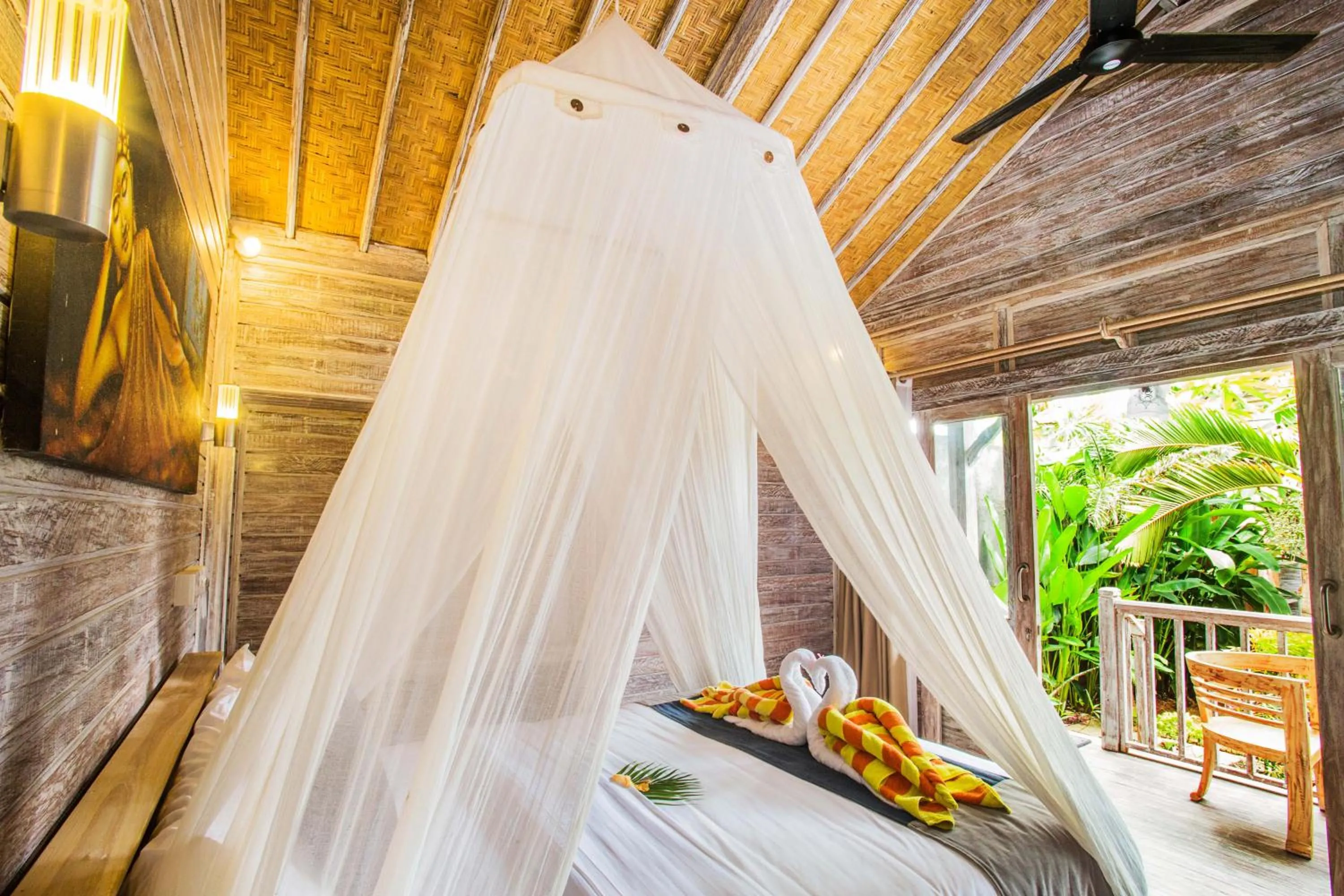 Bed in The Syron Huts Lembongan