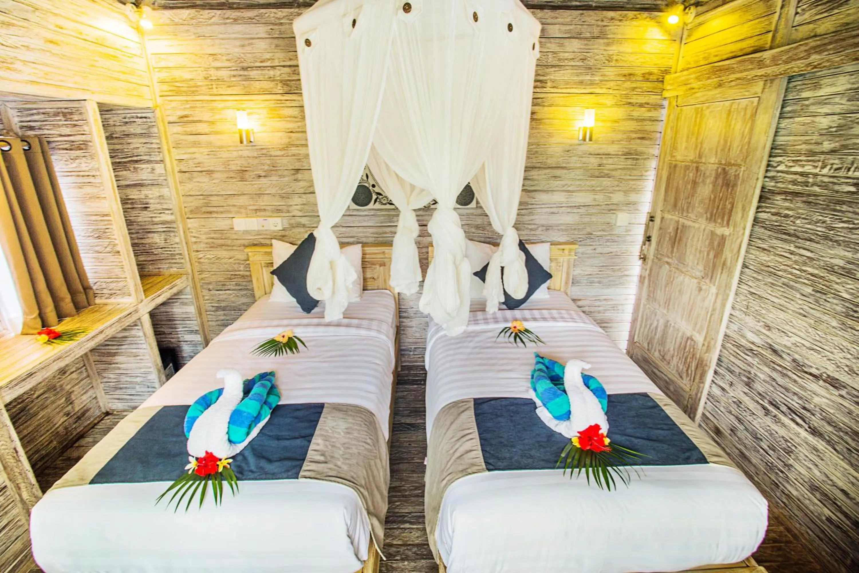 Bed in The Syron Huts Lembongan