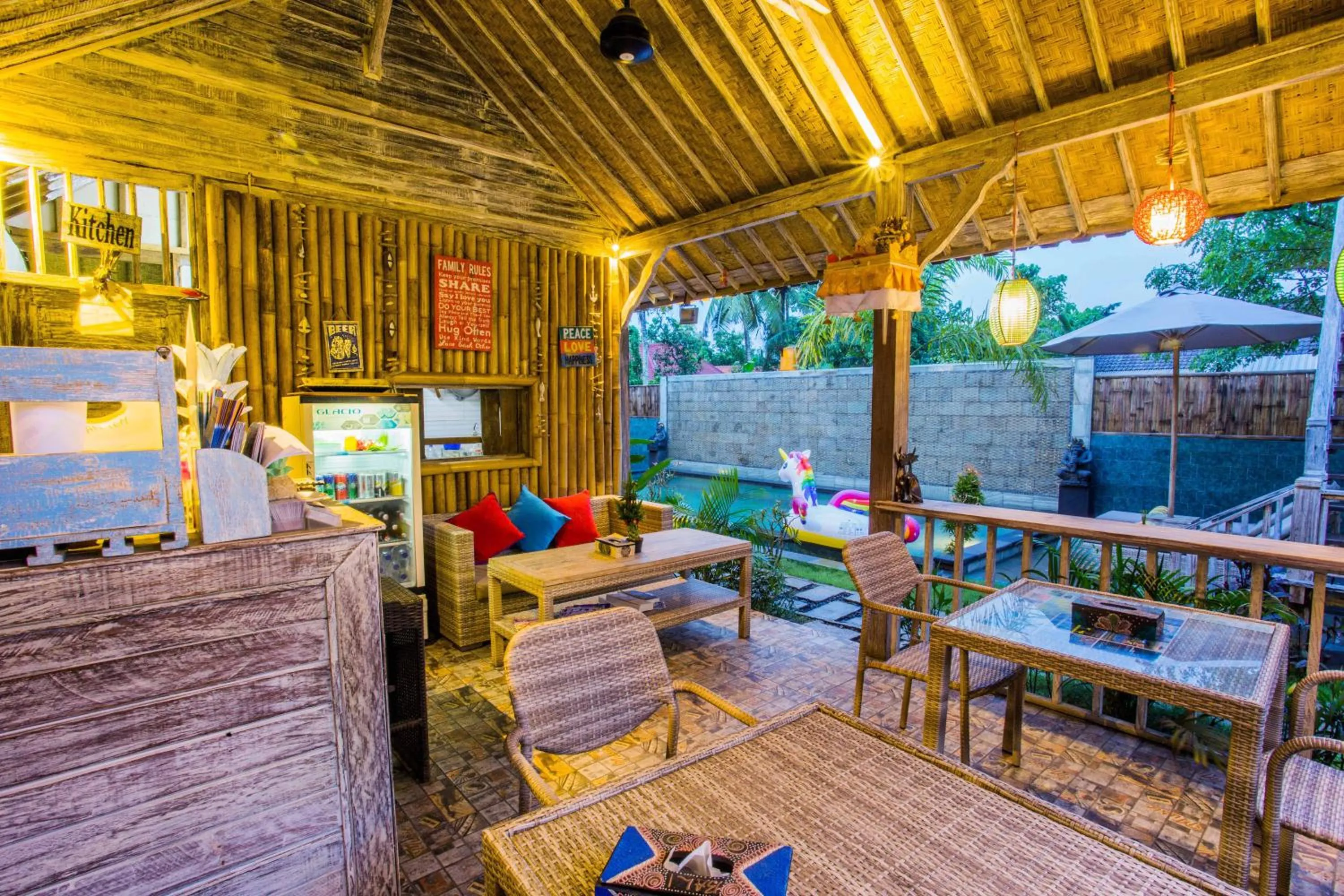 Restaurant/places to eat in The Syron Huts Lembongan