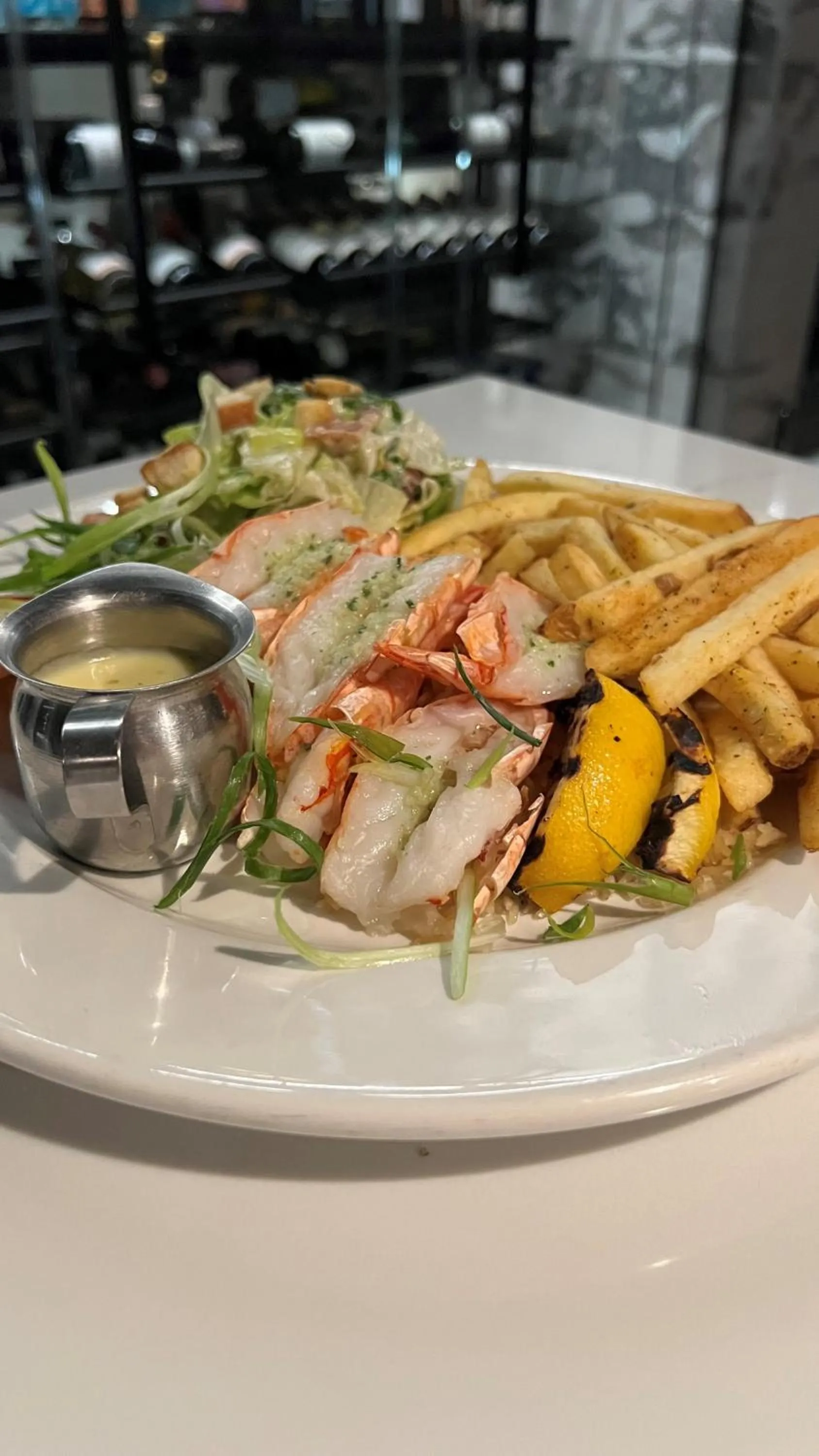 Restaurant/places to eat in Hotel & Suites Le Dauphin Drummondville