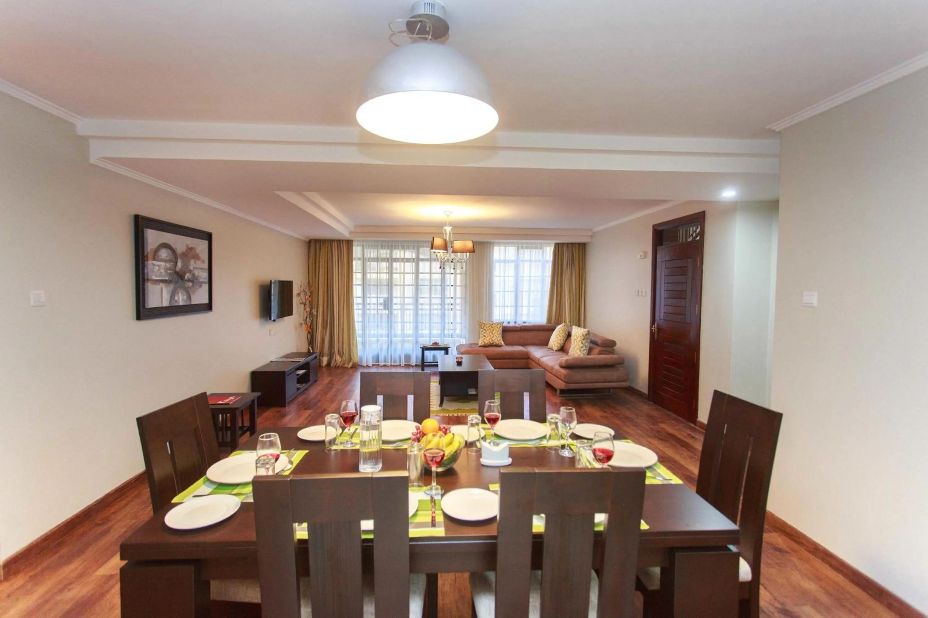 Dining area in Cozy Residences by Trianum