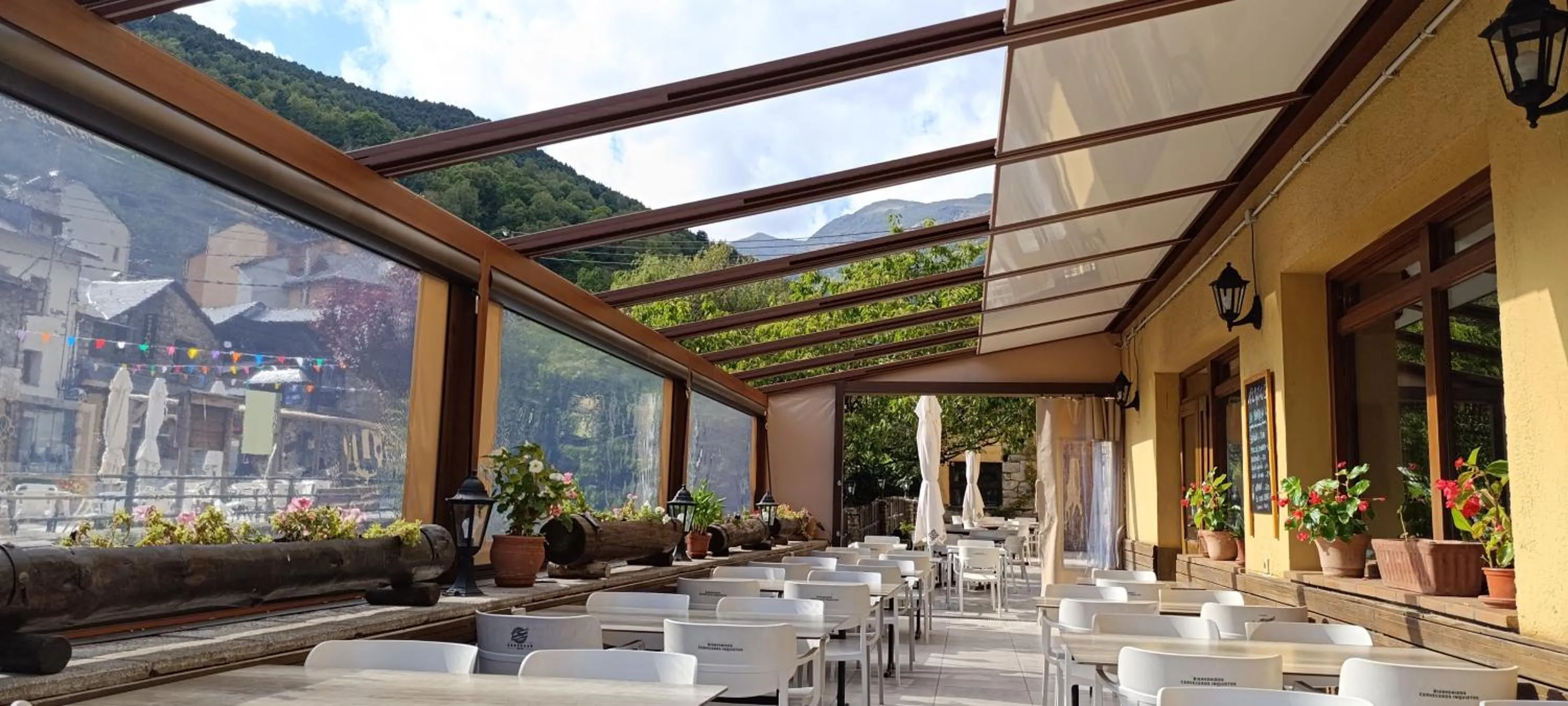 Restaurant/places to eat in Hotel Saurat