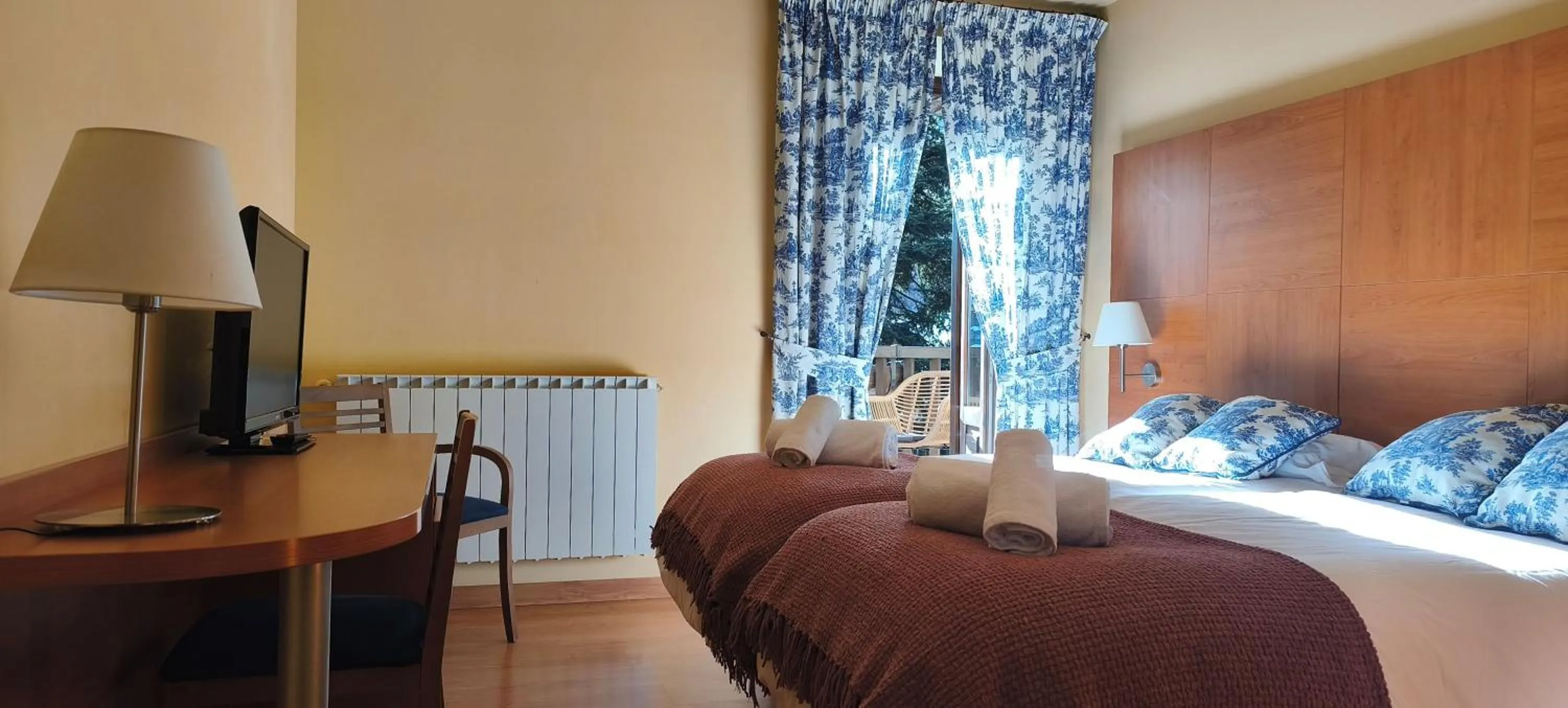 Photo of the whole room, Bed in Hotel Saurat