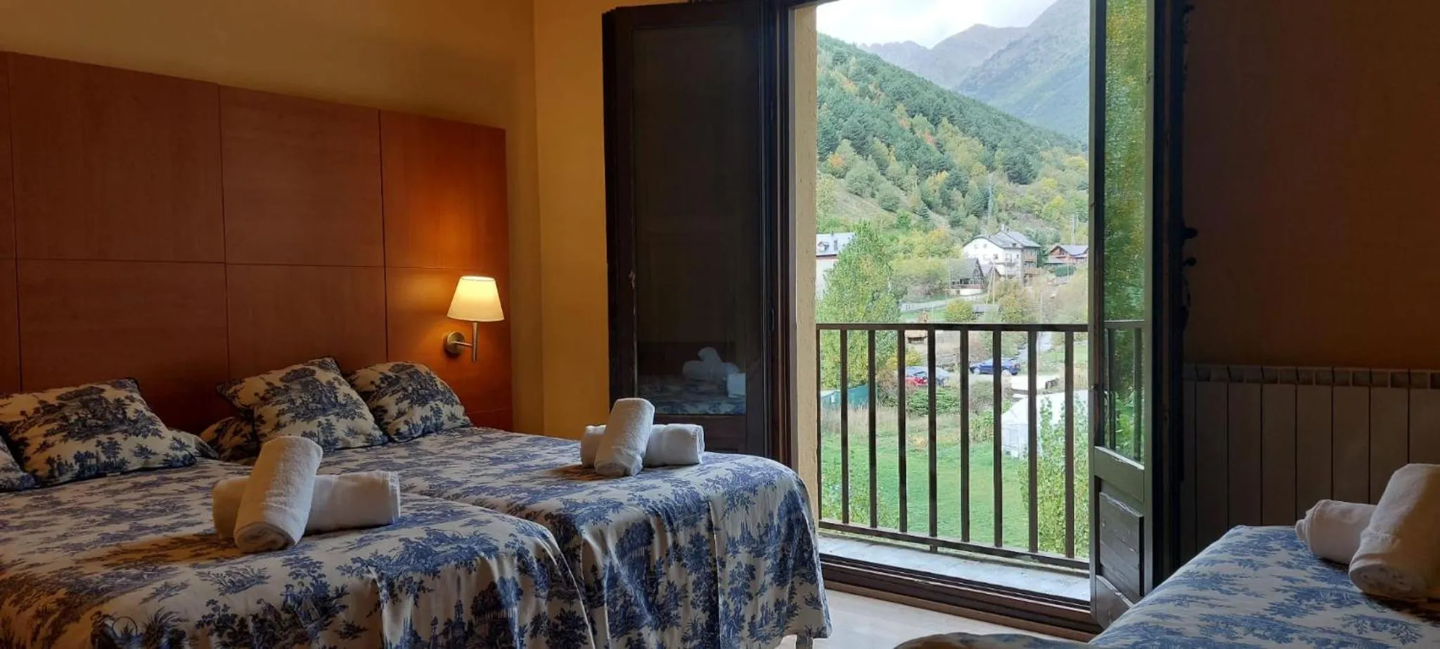 Photo of the whole room, Bed in Hotel Saurat