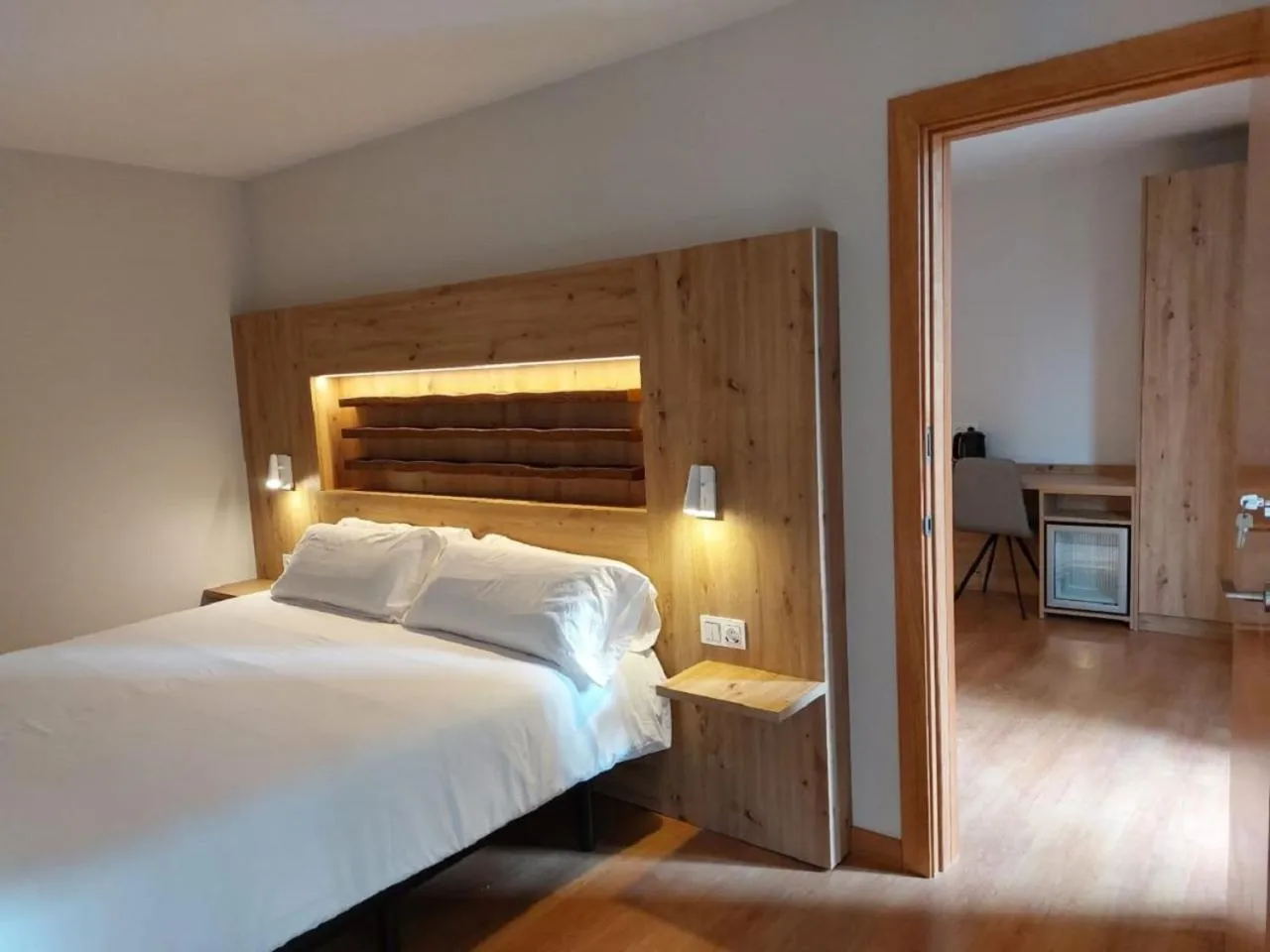 Decorative detail, Bed in Hotel Saurat