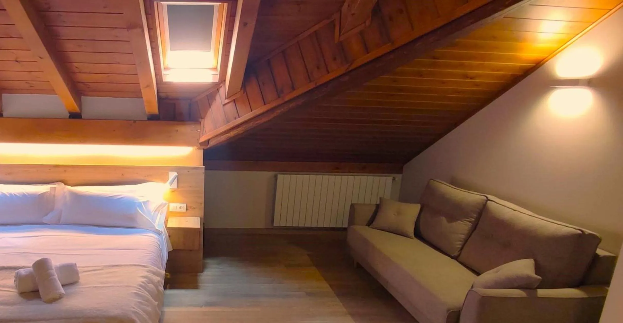 Decorative detail, Bed in Hotel Saurat