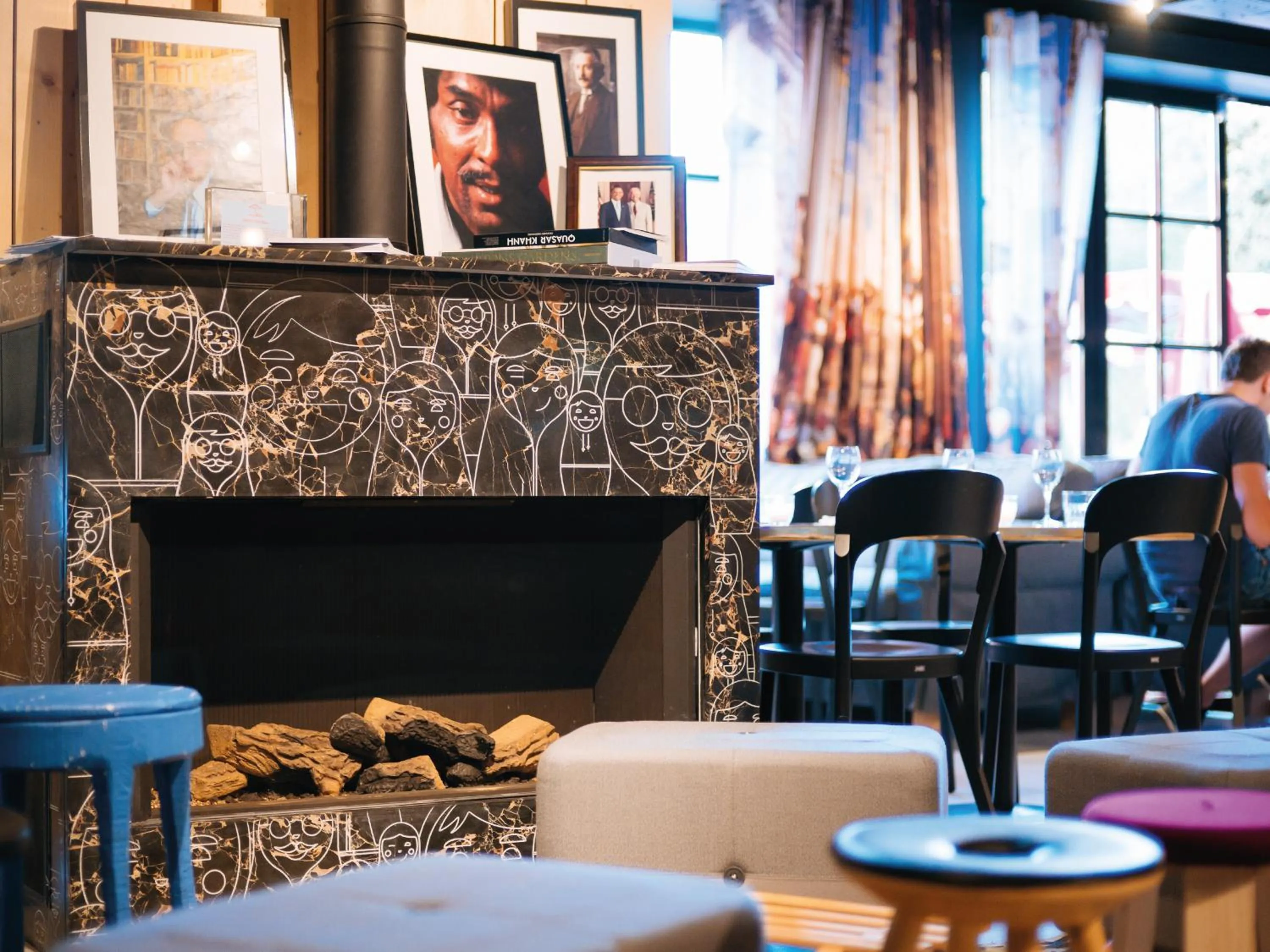 Restaurant/places to eat in MOB HOTEL Paris Les Puces