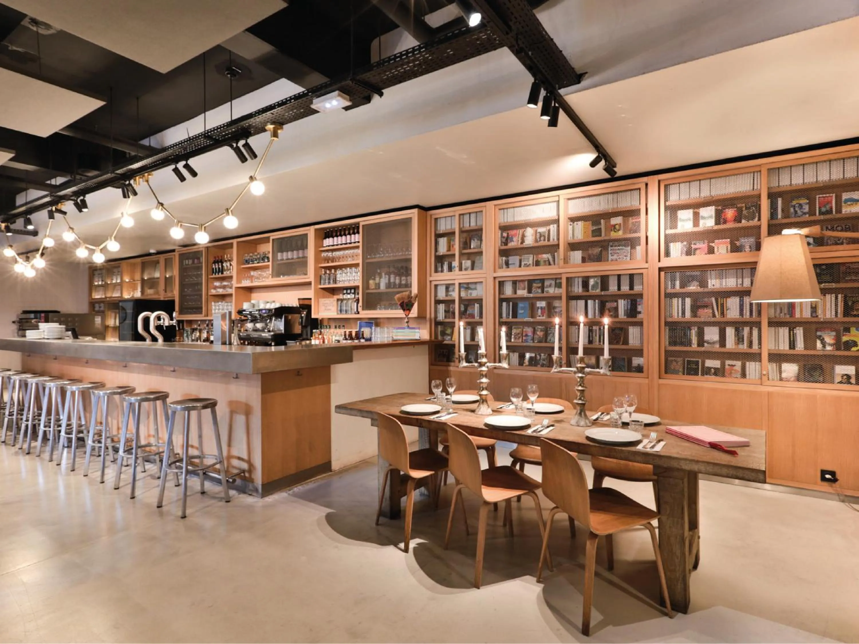 Restaurant/places to eat in MOB HOTEL Paris Les Puces