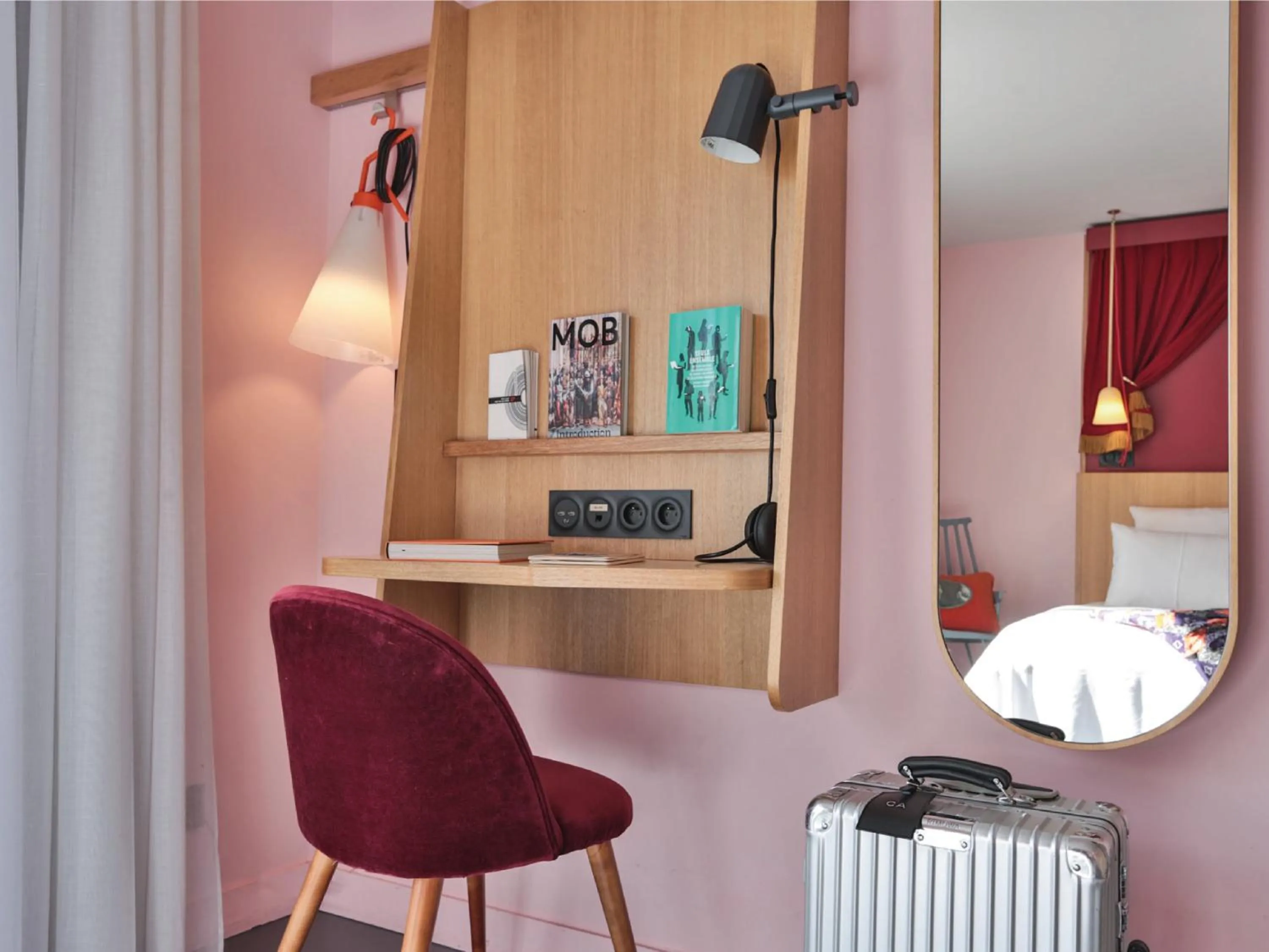 Bedroom in MOB HOTEL Paris Les Puces