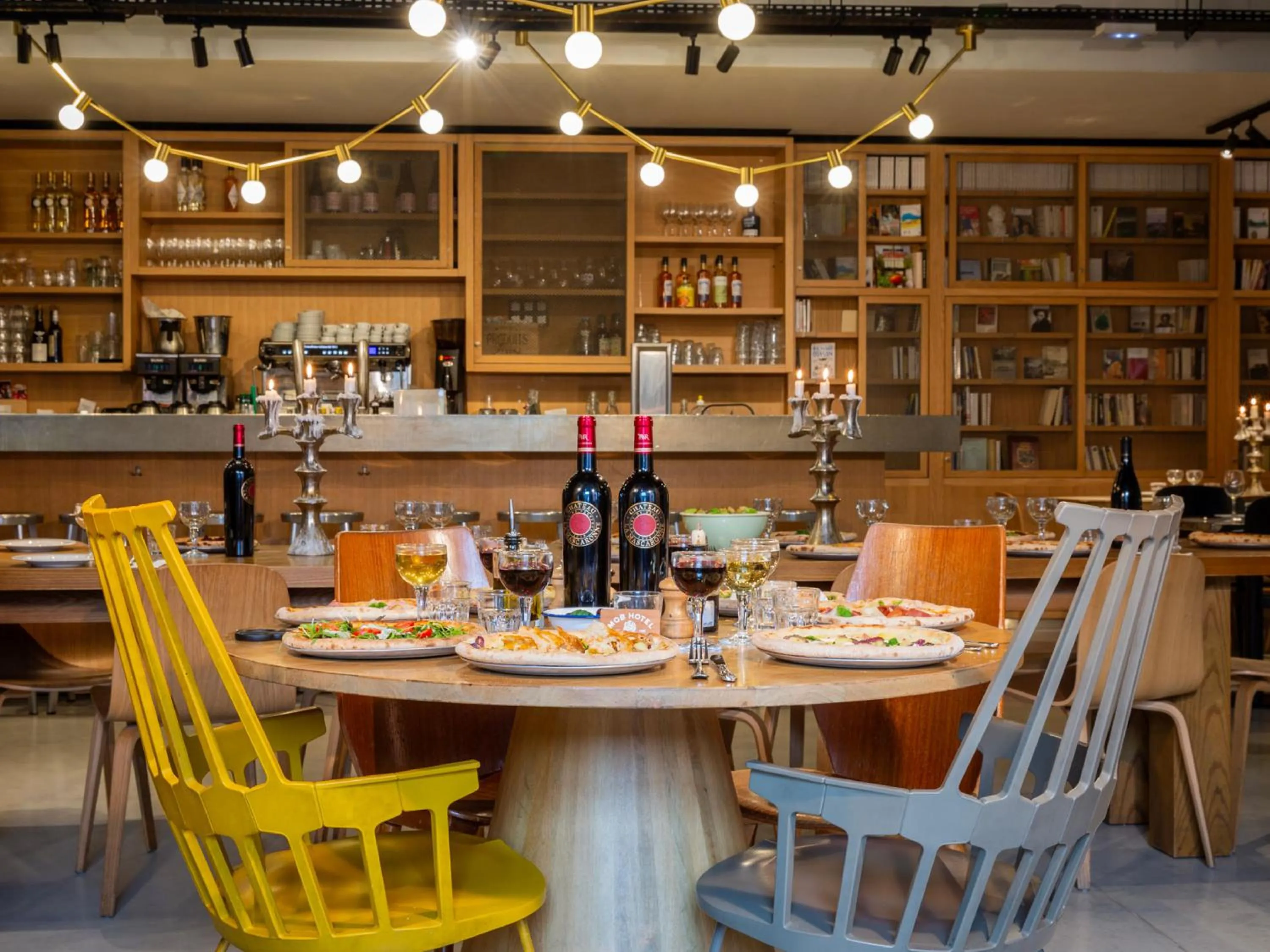 Restaurant/places to eat in MOB HOTEL Paris Les Puces