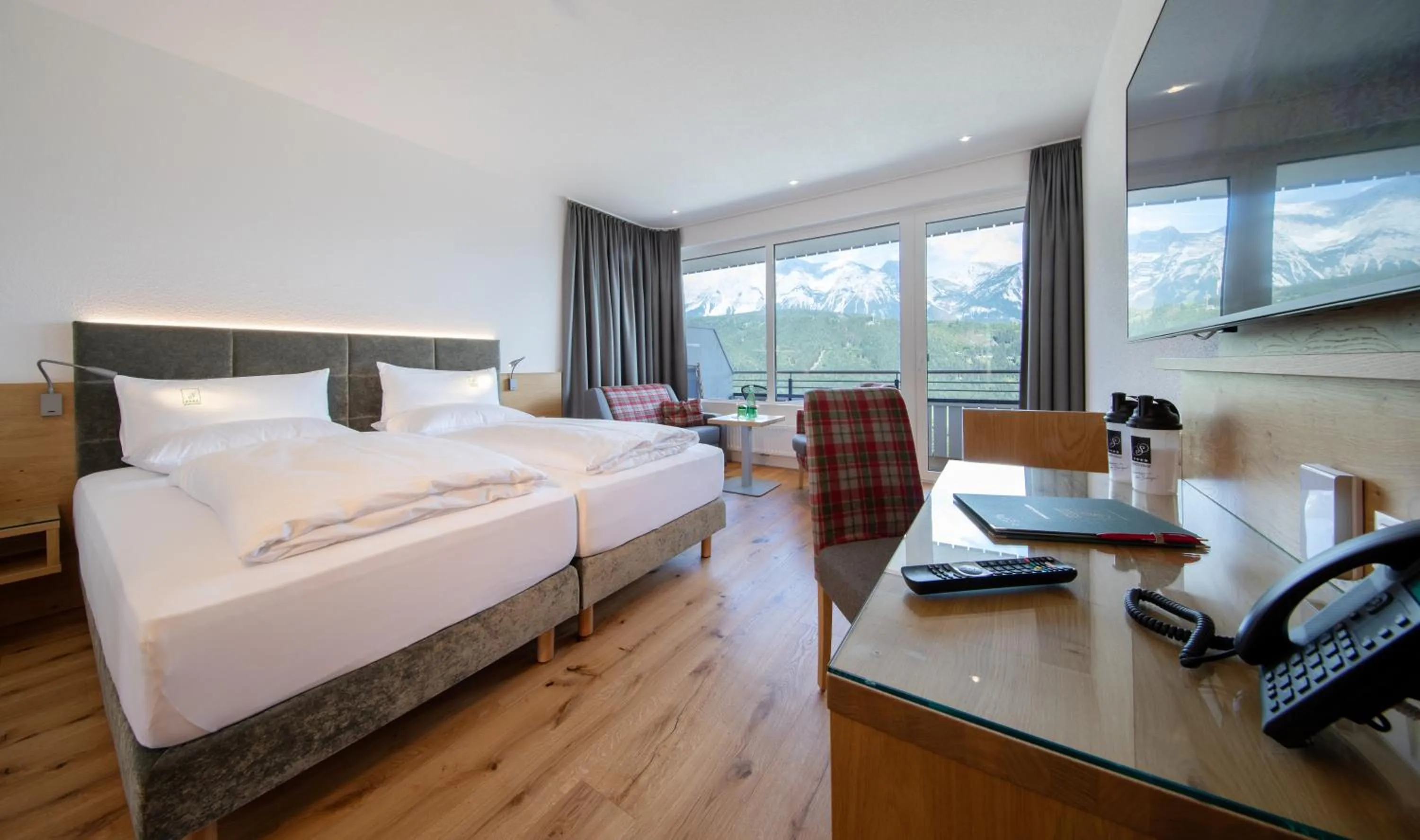 Shower, Bed in Hotel Schütterhof