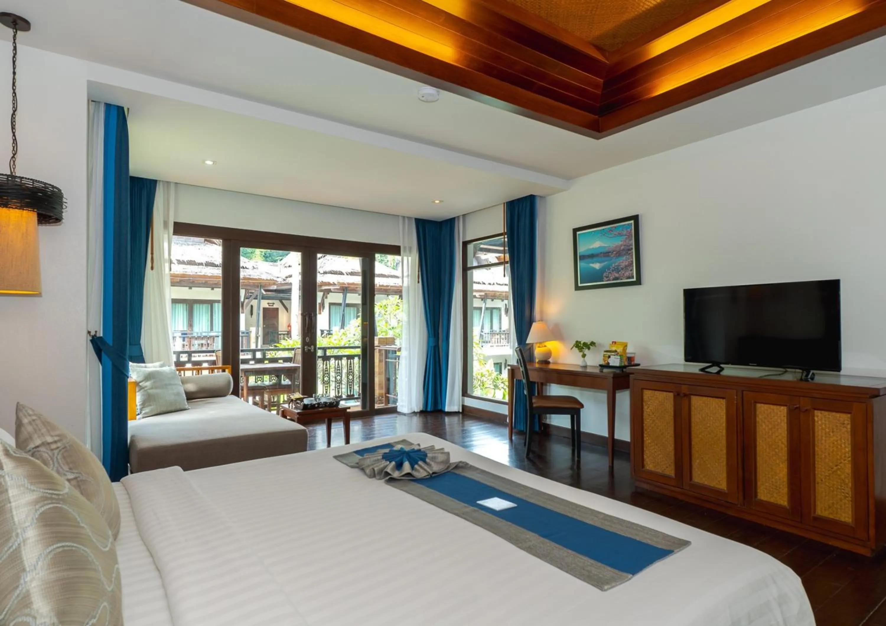 Bed in Railay Village Resort and Spa