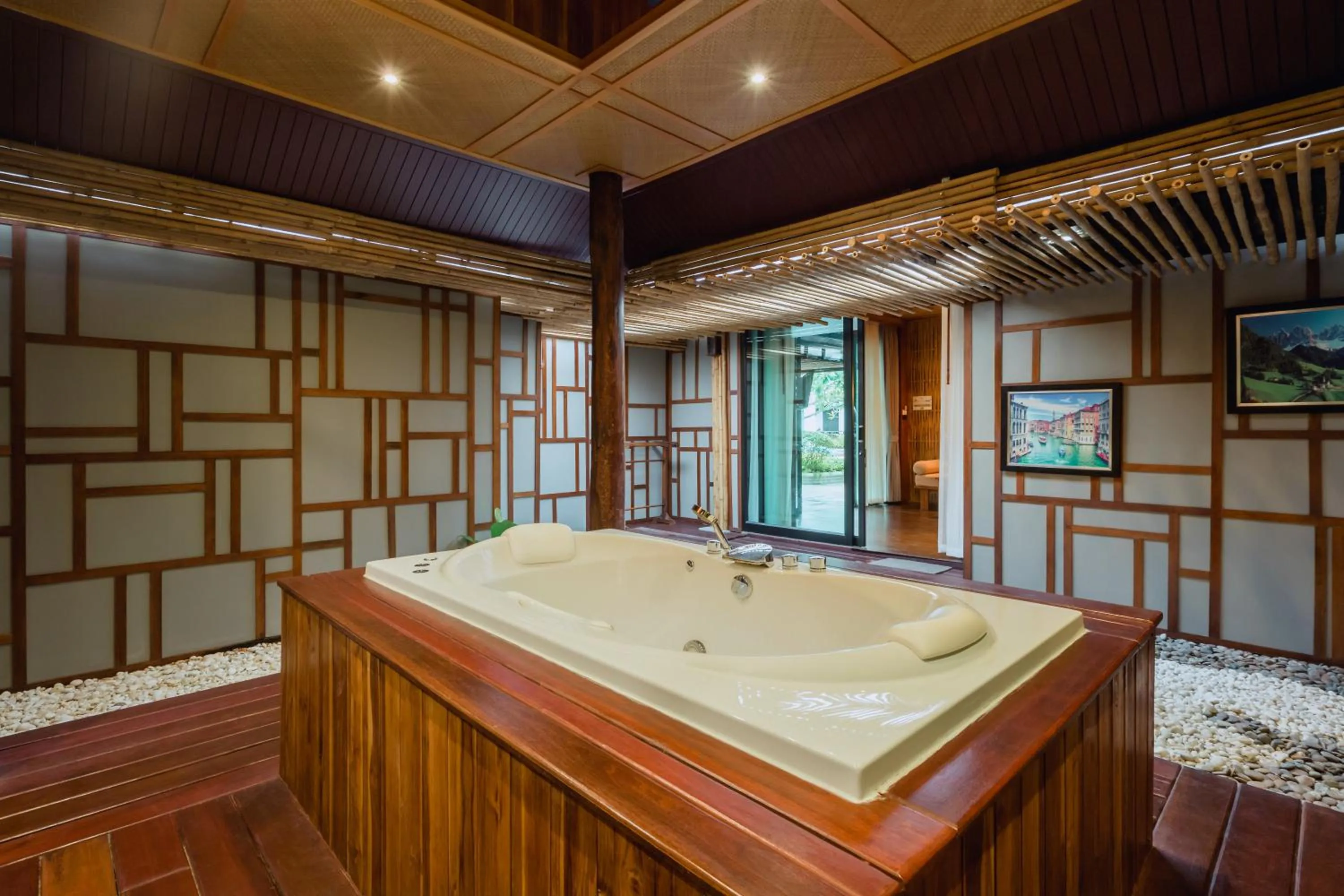 Hot Tub in Railay Village Resort and Spa
