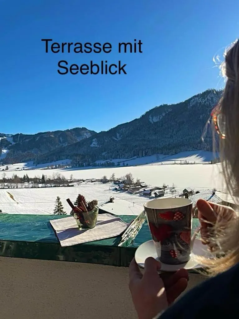 Winter in Kolbitsch am Weissensee ein Seeblick der verzaubert B&B