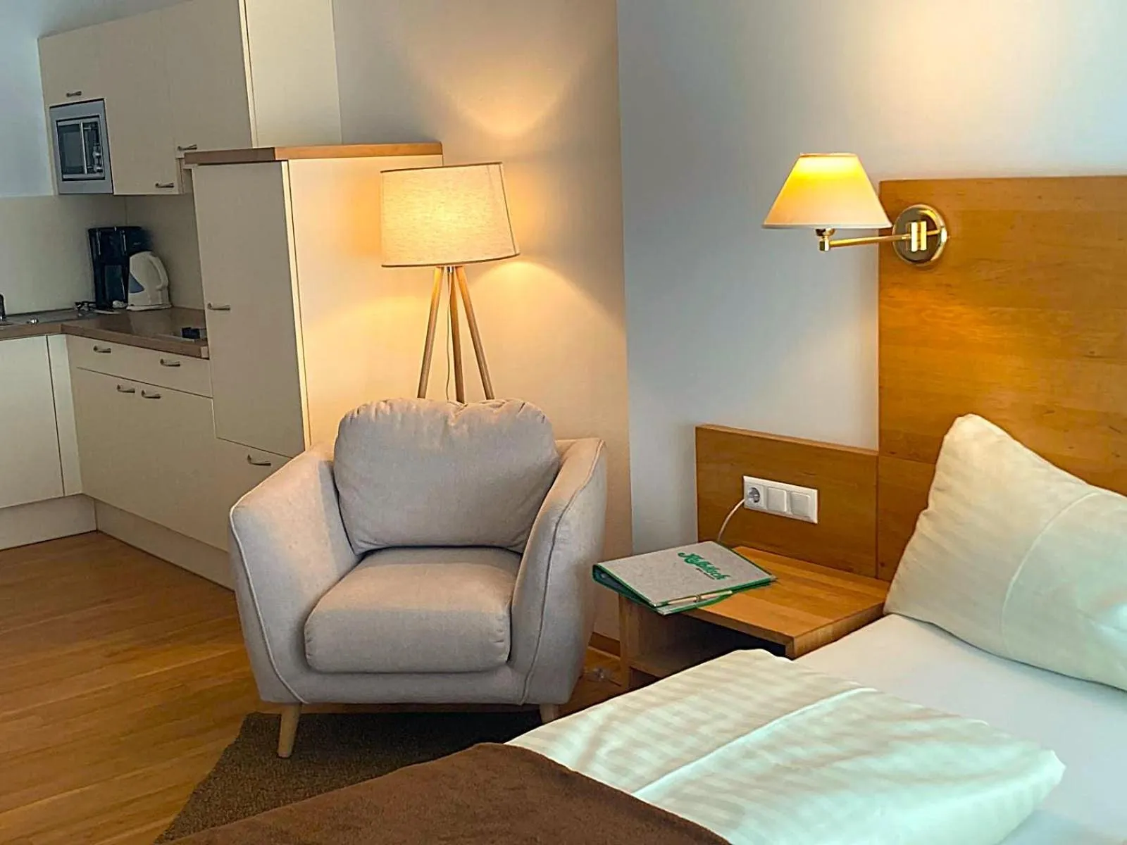 Living room, Bed in Kolbitsch am Weissensee ein Seeblick der verzaubert B&B