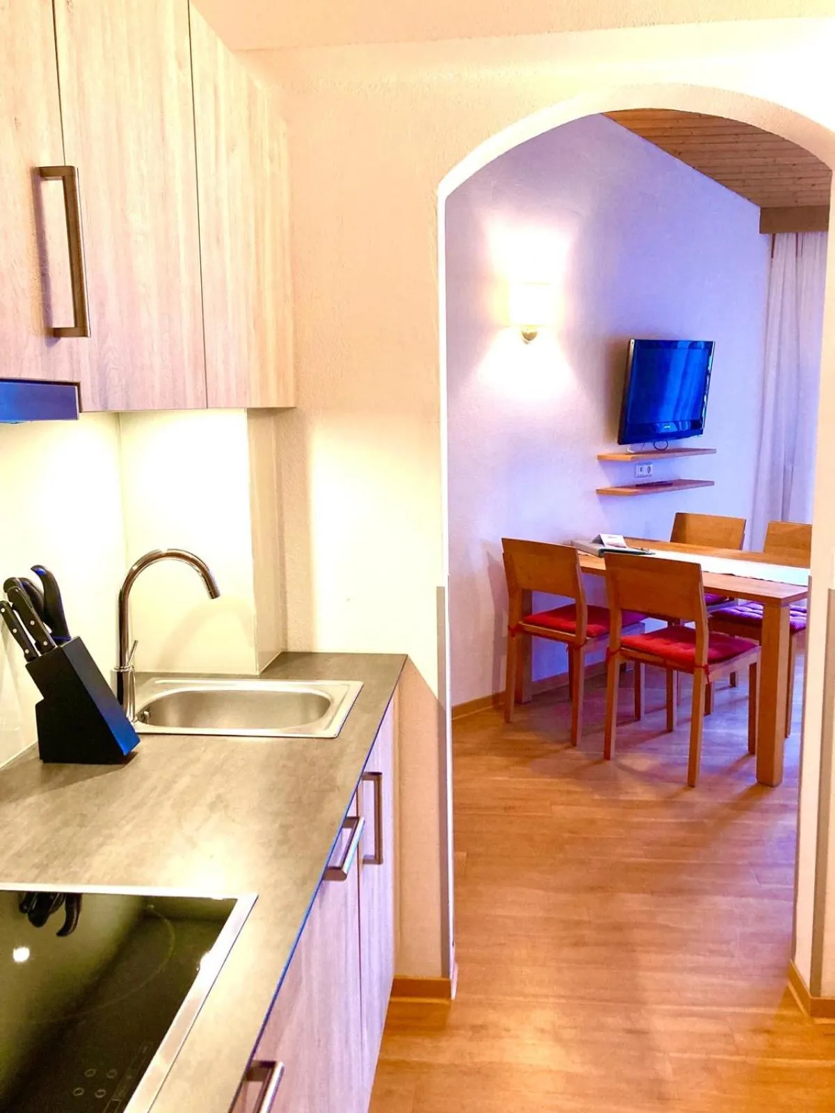 Dining area in Kolbitsch am Weissensee ein Seeblick der verzaubert B&B