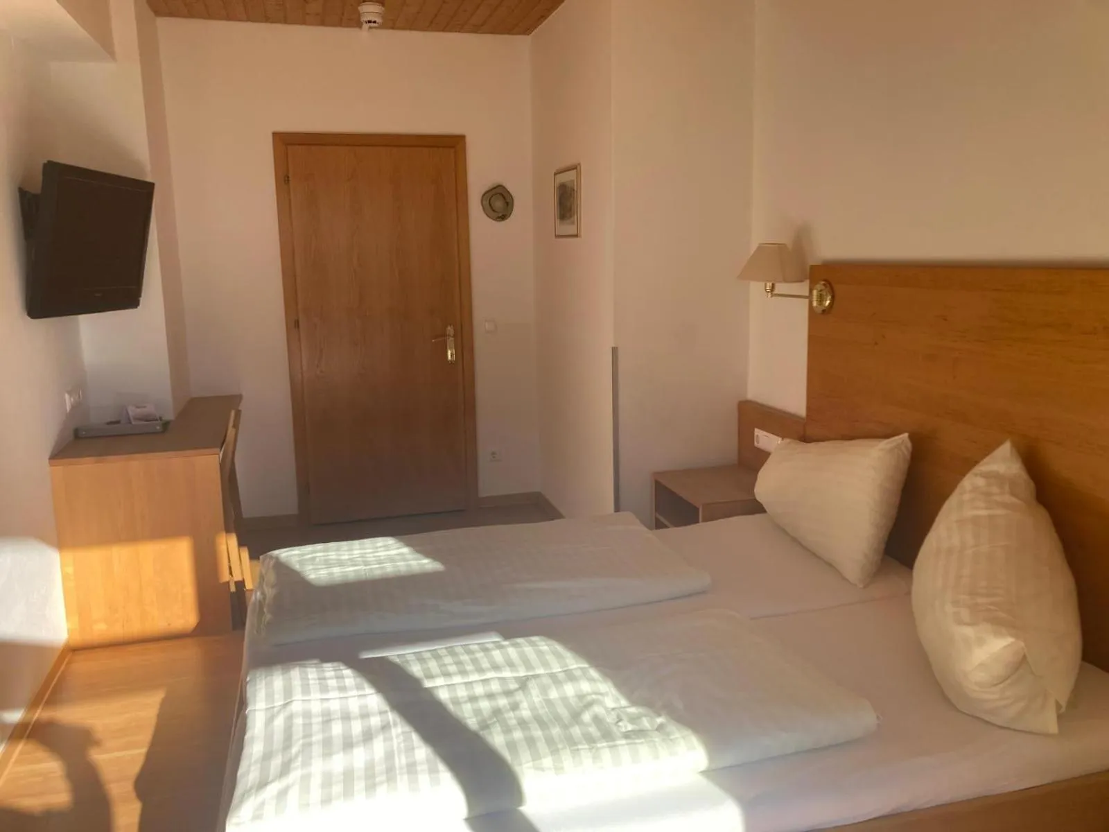 Photo of the whole room, Bed in Kolbitsch am Weissensee ein Seeblick der verzaubert B&B