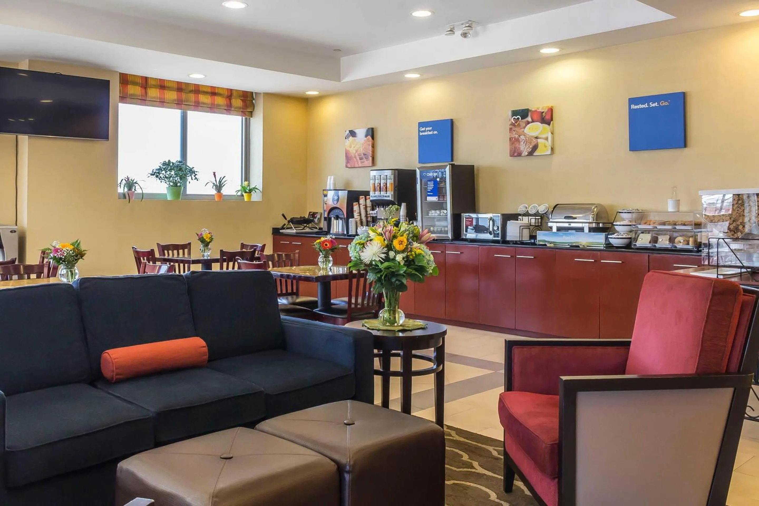 Lobby or reception in Comfort Inn & Suites LaGuardia Airport