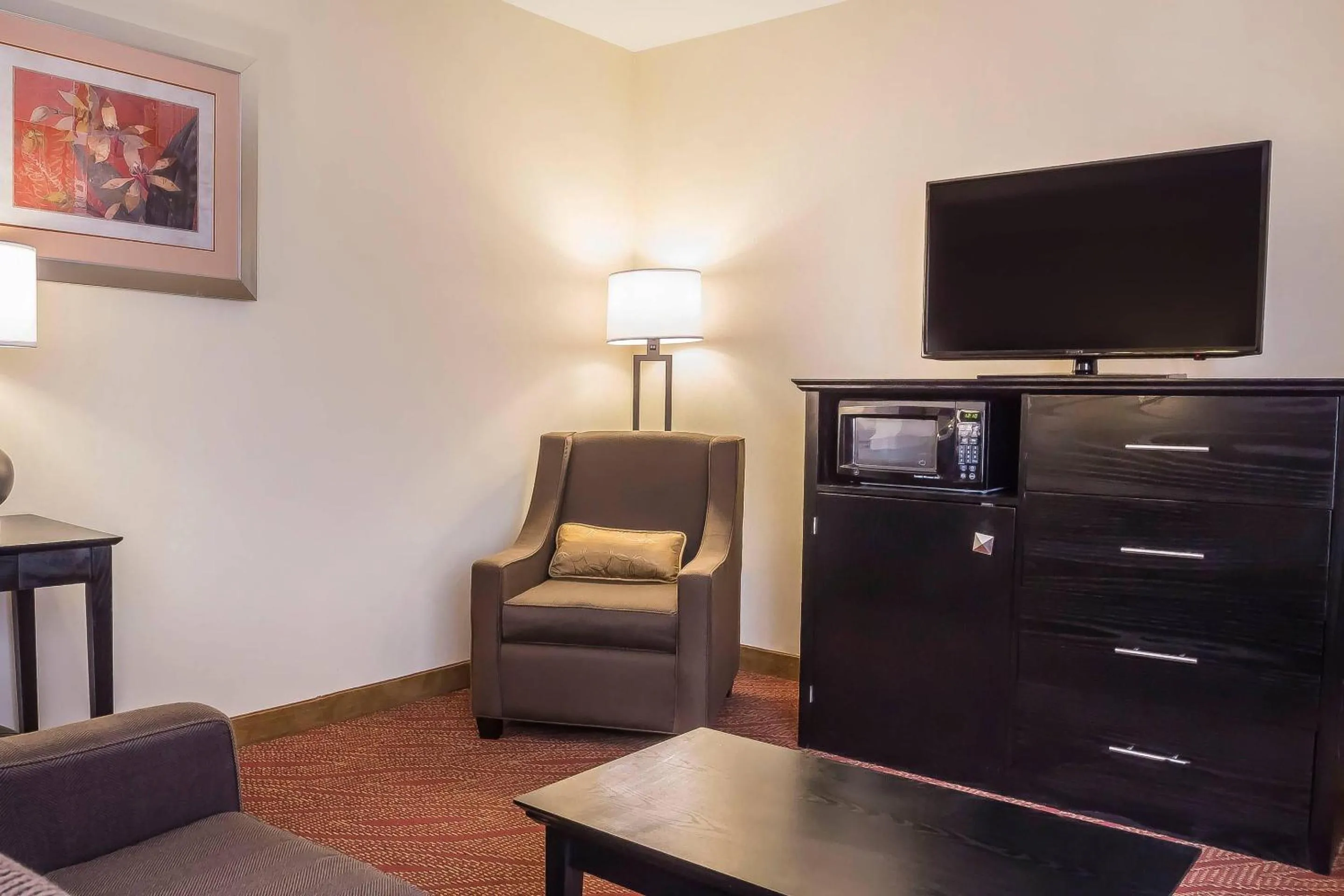 Bedroom in Comfort Inn & Suites LaGuardia Airport