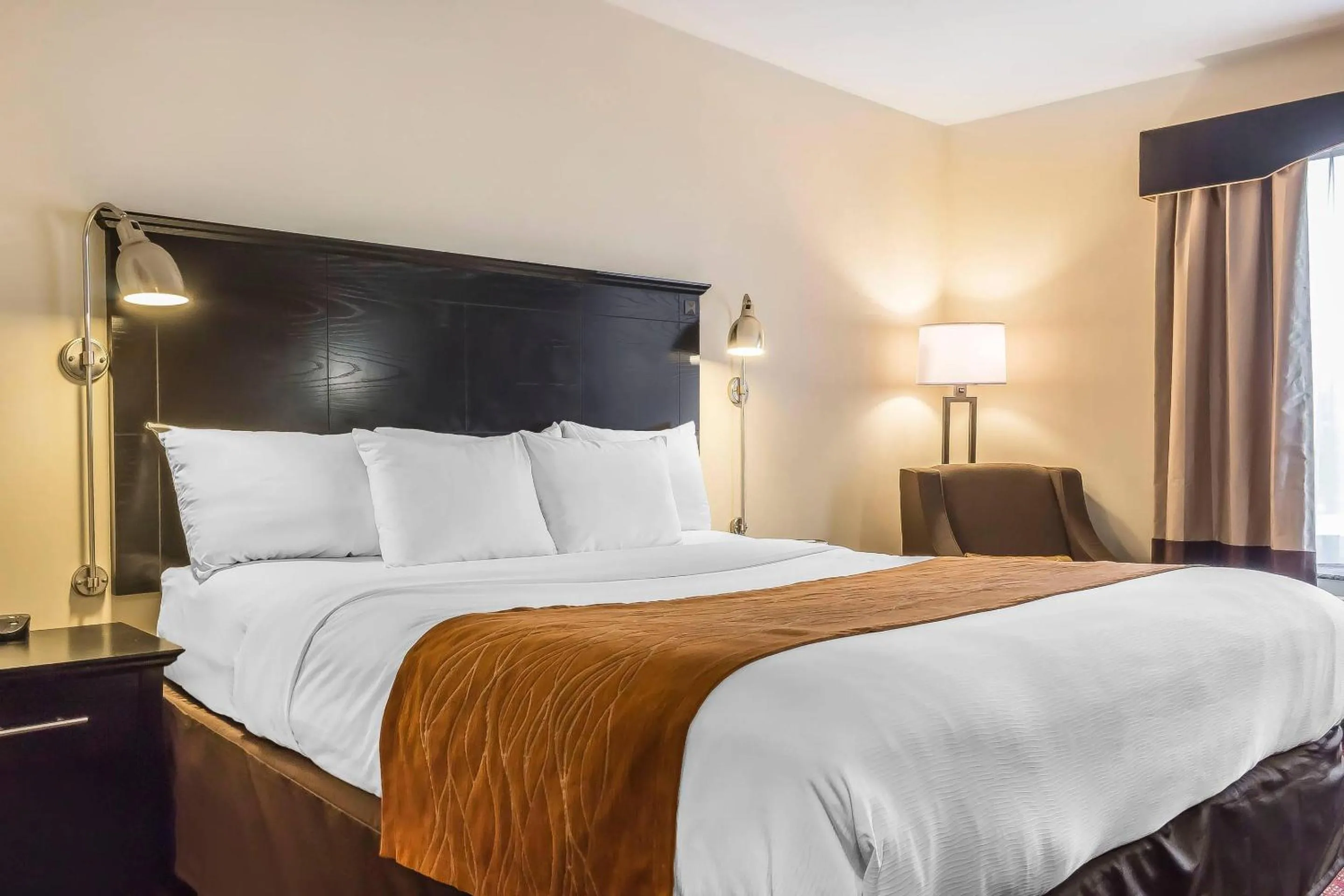 Bedroom, Bed in Comfort Inn & Suites LaGuardia Airport