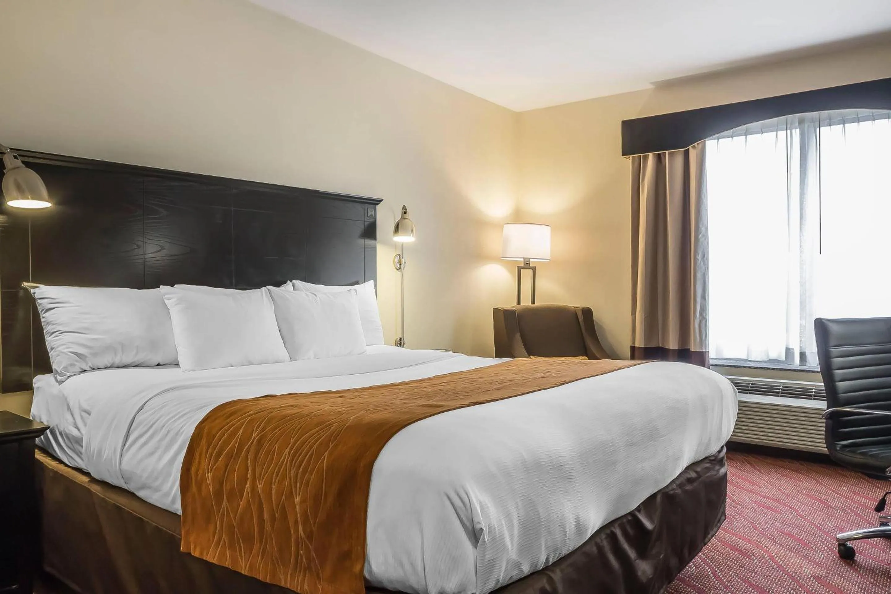 Bedroom, Bed in Comfort Inn & Suites LaGuardia Airport