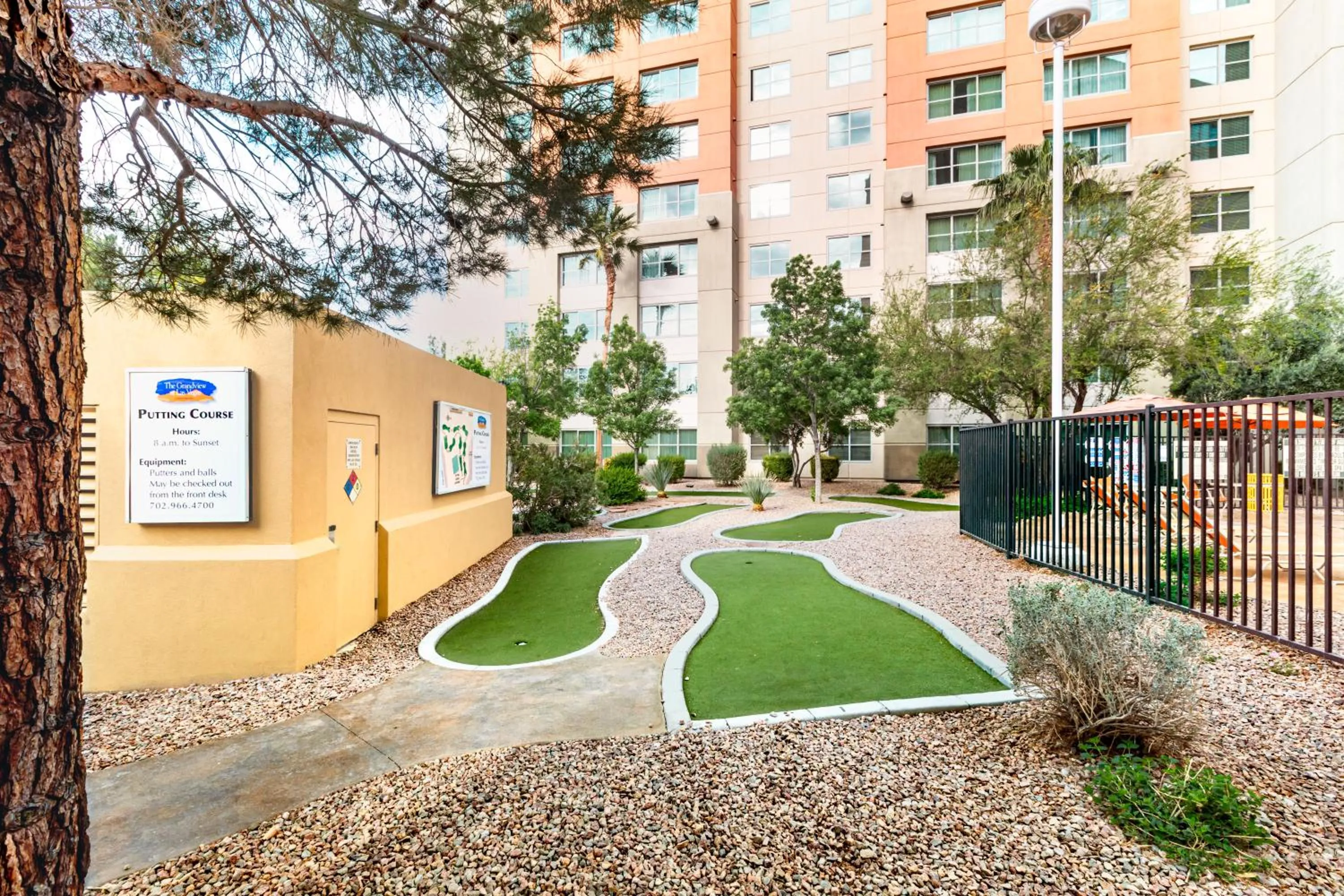 Minigolf in The Grandview at Las Vegas