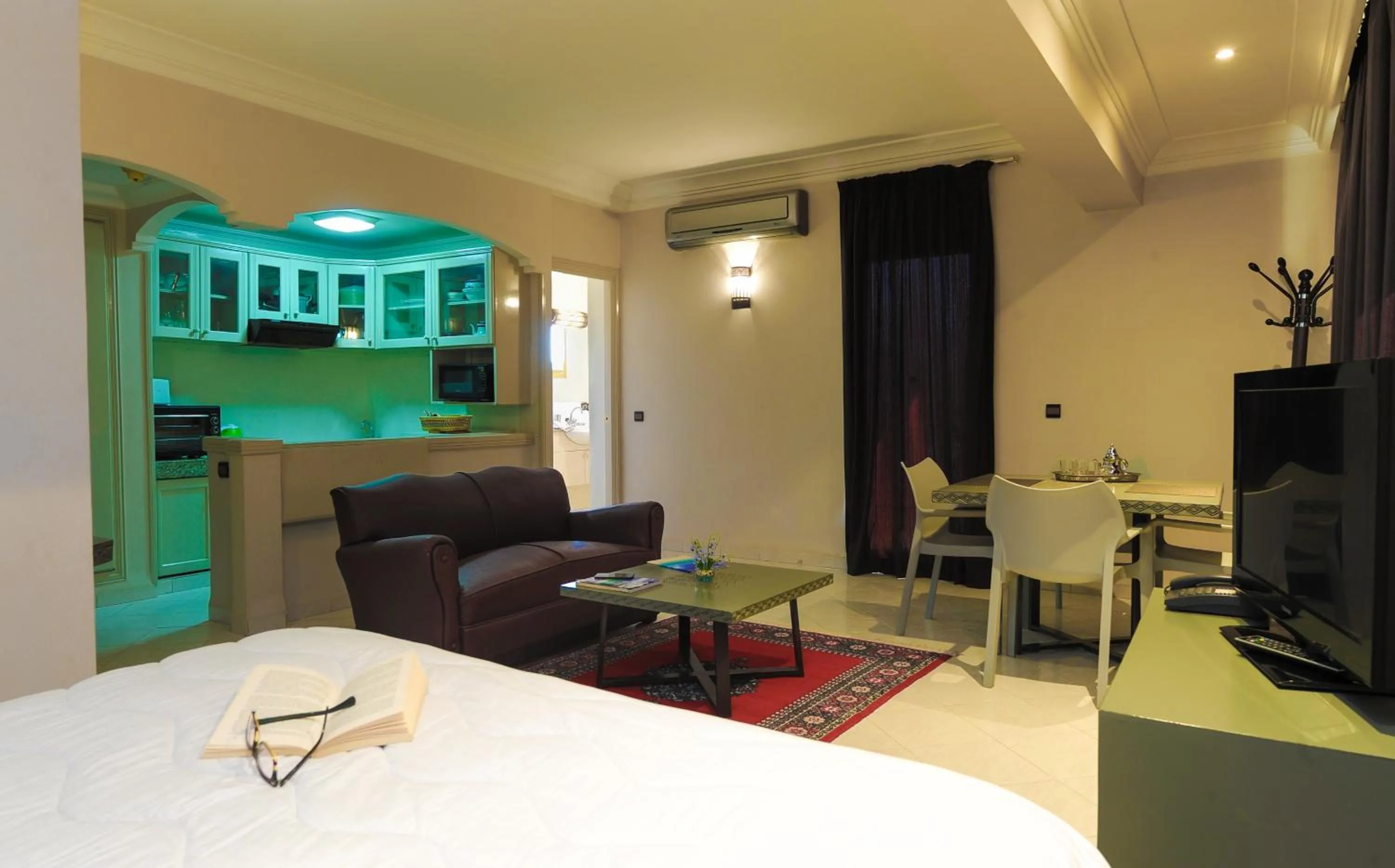 Kitchen or kitchenette in Appart-Hotel Amina Resort & Spa