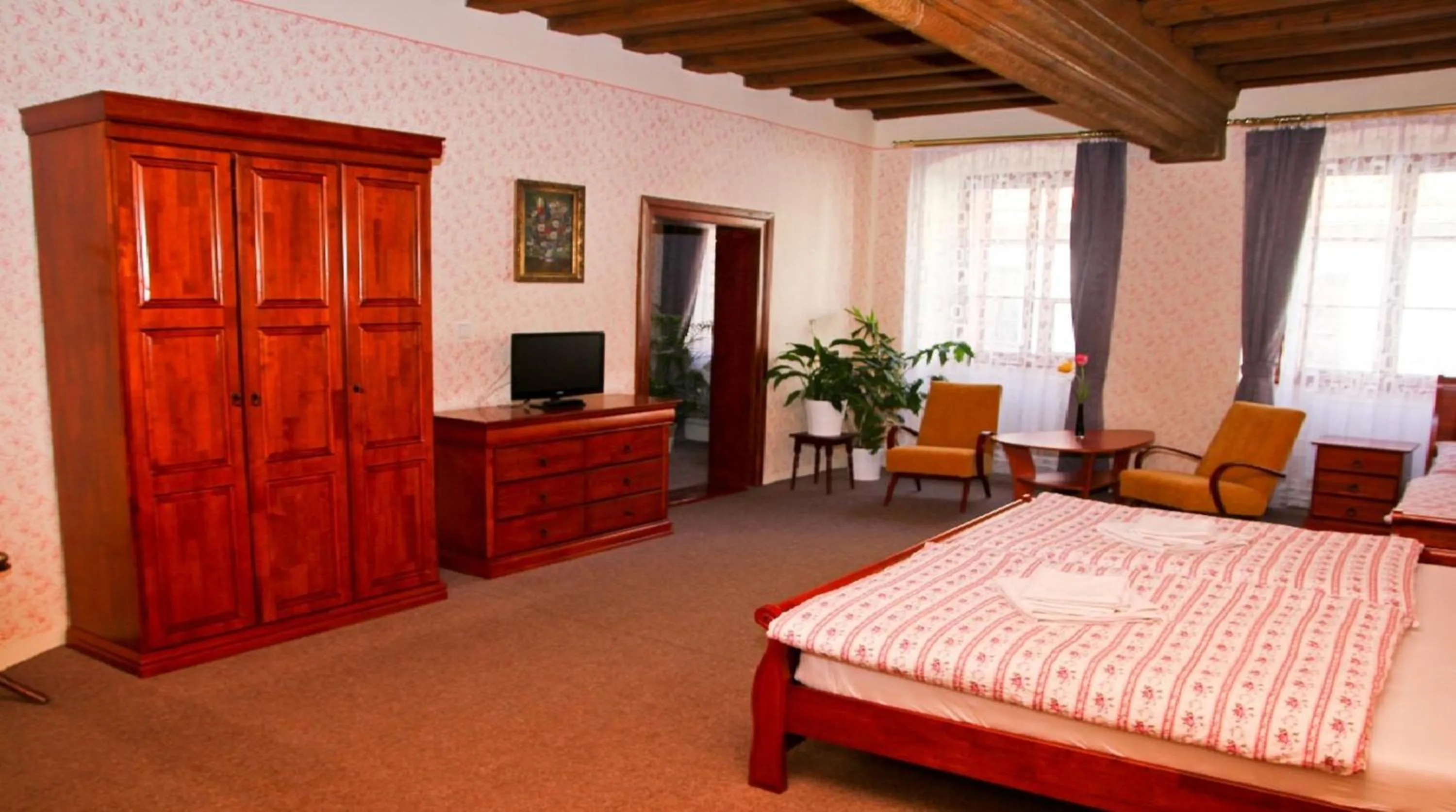 Photo of the whole room, Bed in Mini Hotel Abraka & Apartments