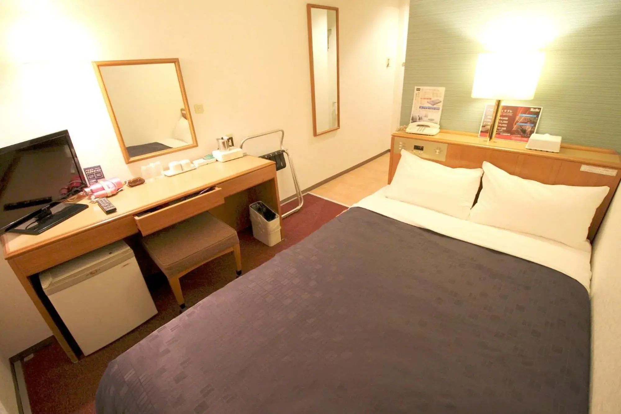 Double Room with Small Double Bed - Smoking in Smile Hotel Tokyo Shinkoiwa Double Room with Small Double Bed - Smoking in Smile Hotel Tokyo Shinkoiwa