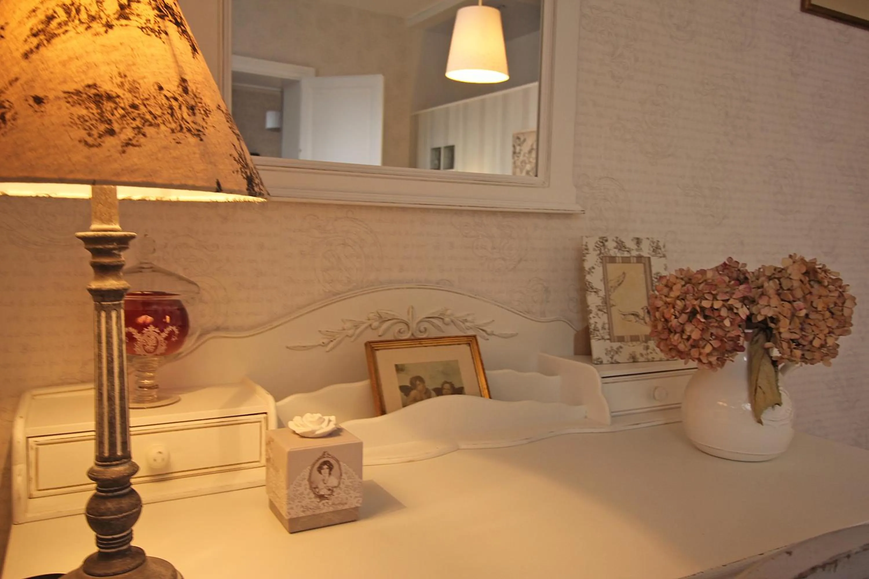 Bedroom, Bed in Au fil du temps