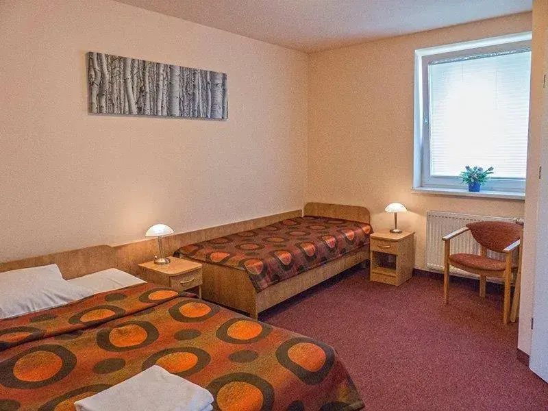 Twin Room with Private Bathroom - single occupancy in Hotel Paola Twin Room with Private Bathroom - single occupancy in Hotel Paola