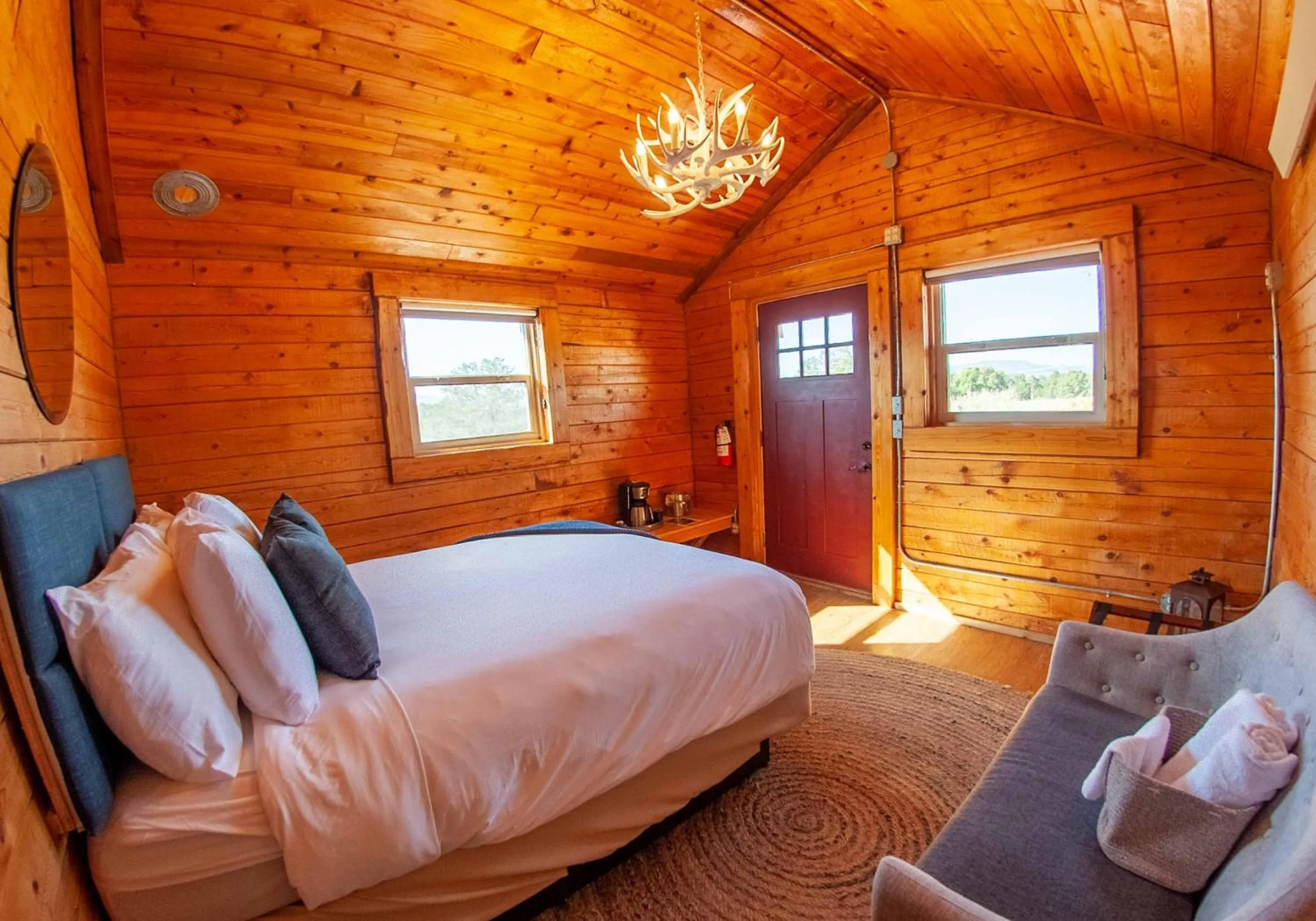 Property building, Bed in Royal Gorge Cabins