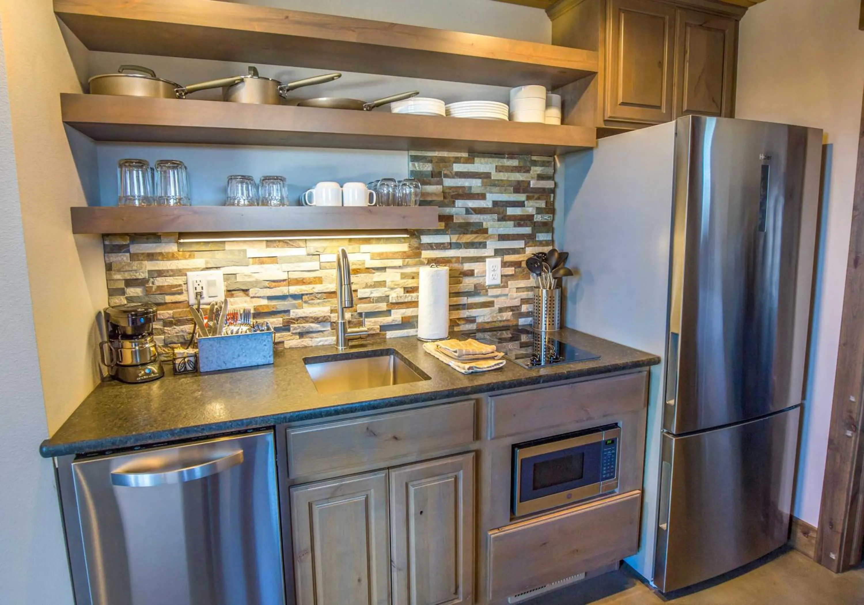 Kitchen or kitchenette in Royal Gorge Cabins