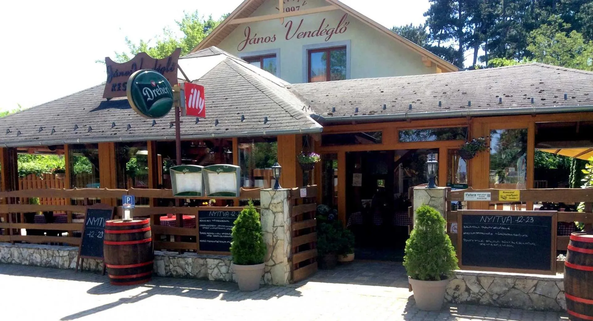 Restaurant/places to eat in Villa Oliver 3 Siófok