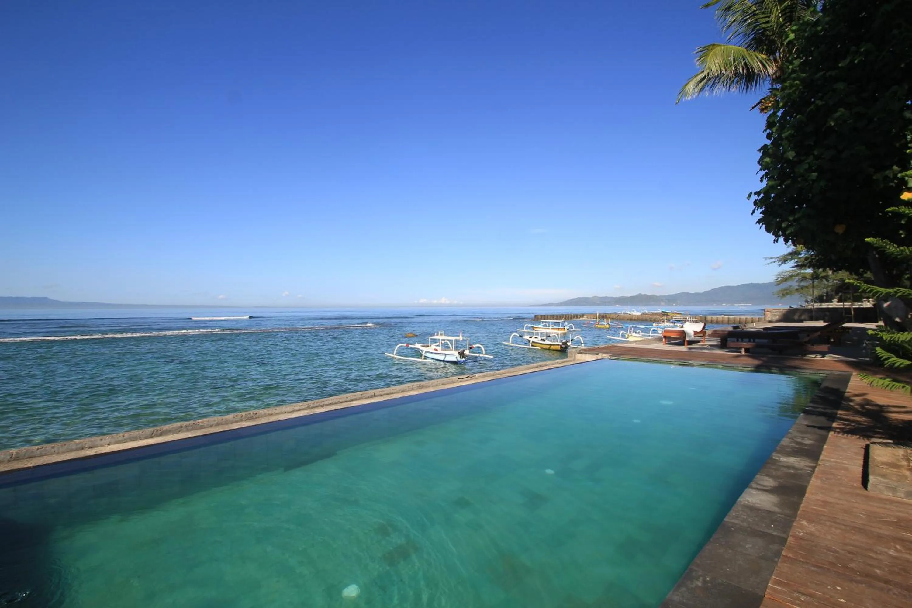 Swimming pool in D'Tunjung Resort & Spa