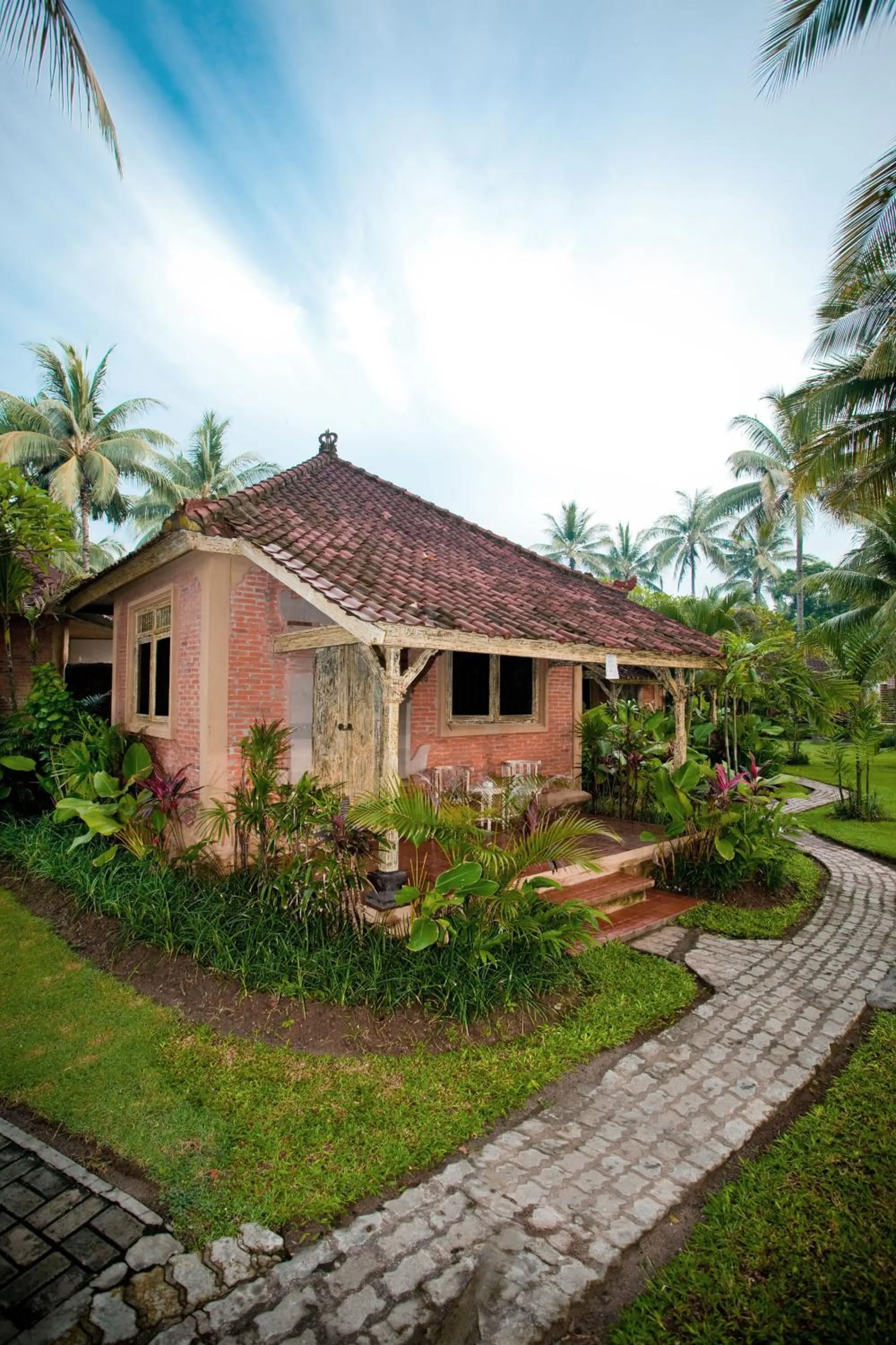 Facade/entrance in D'Tunjung Resort & Spa