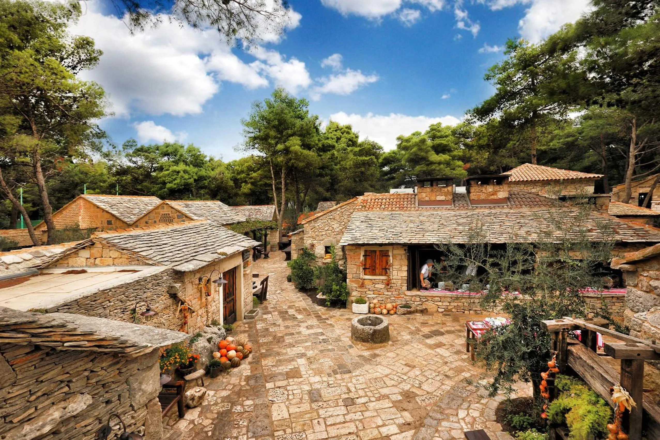 Restaurant/places to eat in Croatica Suites Podsolarsko