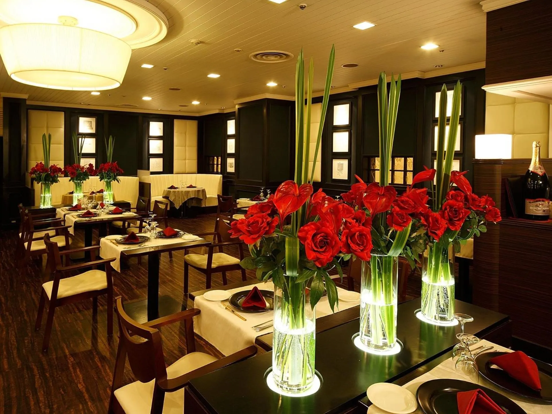 Restaurant/places to eat in Hotel New Hankyu Osaka