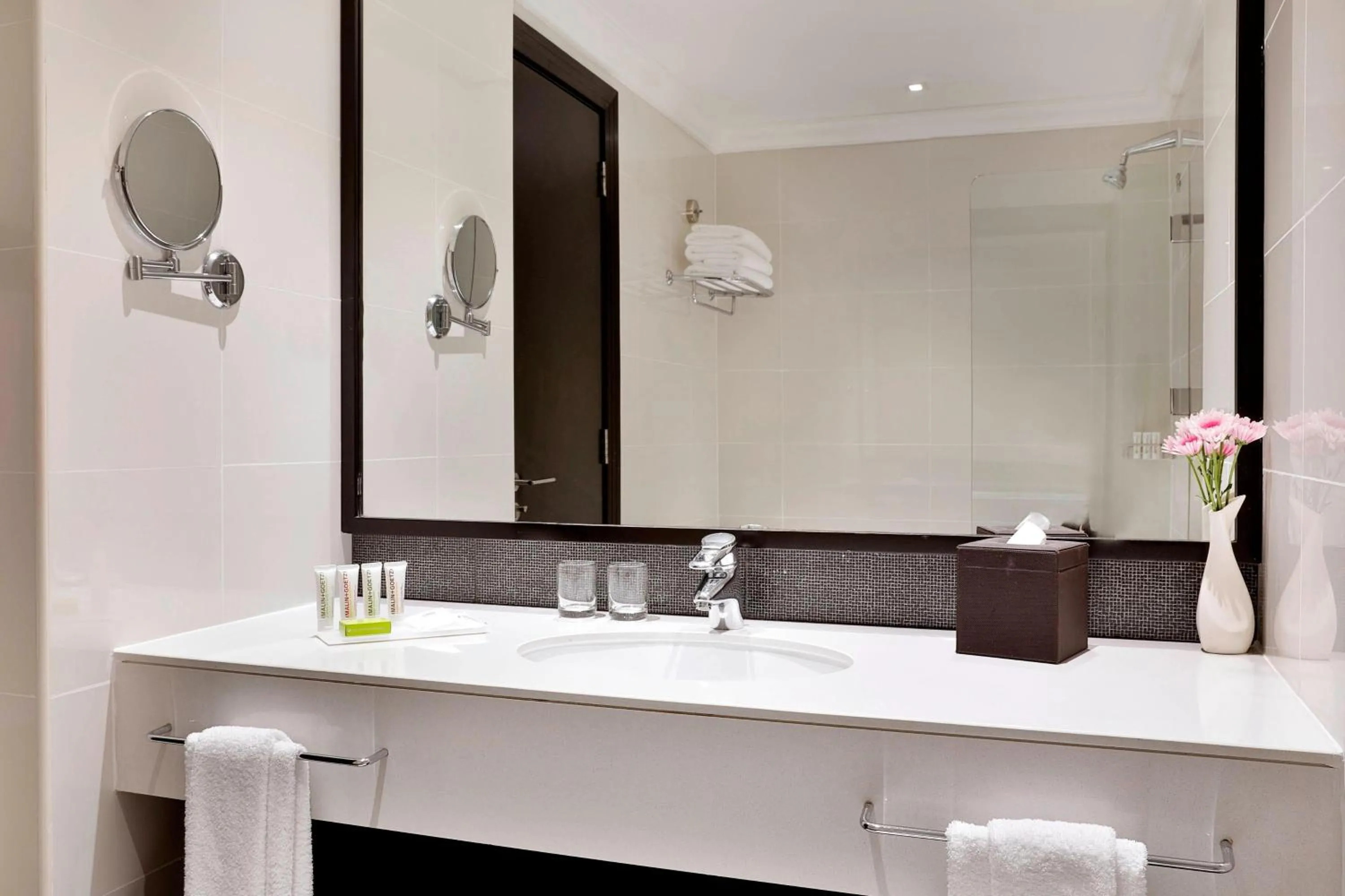 Bathroom in Le Meridien Mina Seyahi Beach Resort & Waterpark